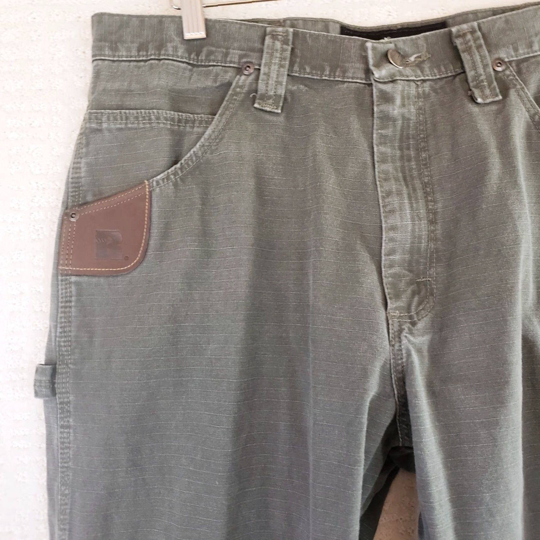 Wrangler VINTAGE Wrangler RIGGS Workwear Mens Brown Carpenter Pants 35X30 Green Ripstop Cargo Pocket Belt Loops Logo Pockets Workwear 30 Inseam Mens Size US 35 - 5 Thumbnail