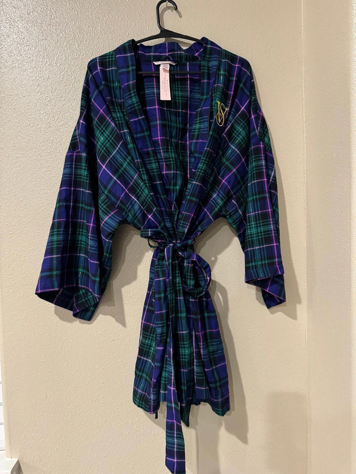 Designer Vintage NWT victoria secret robe Size ONE SIZE - 1 Thumbnail