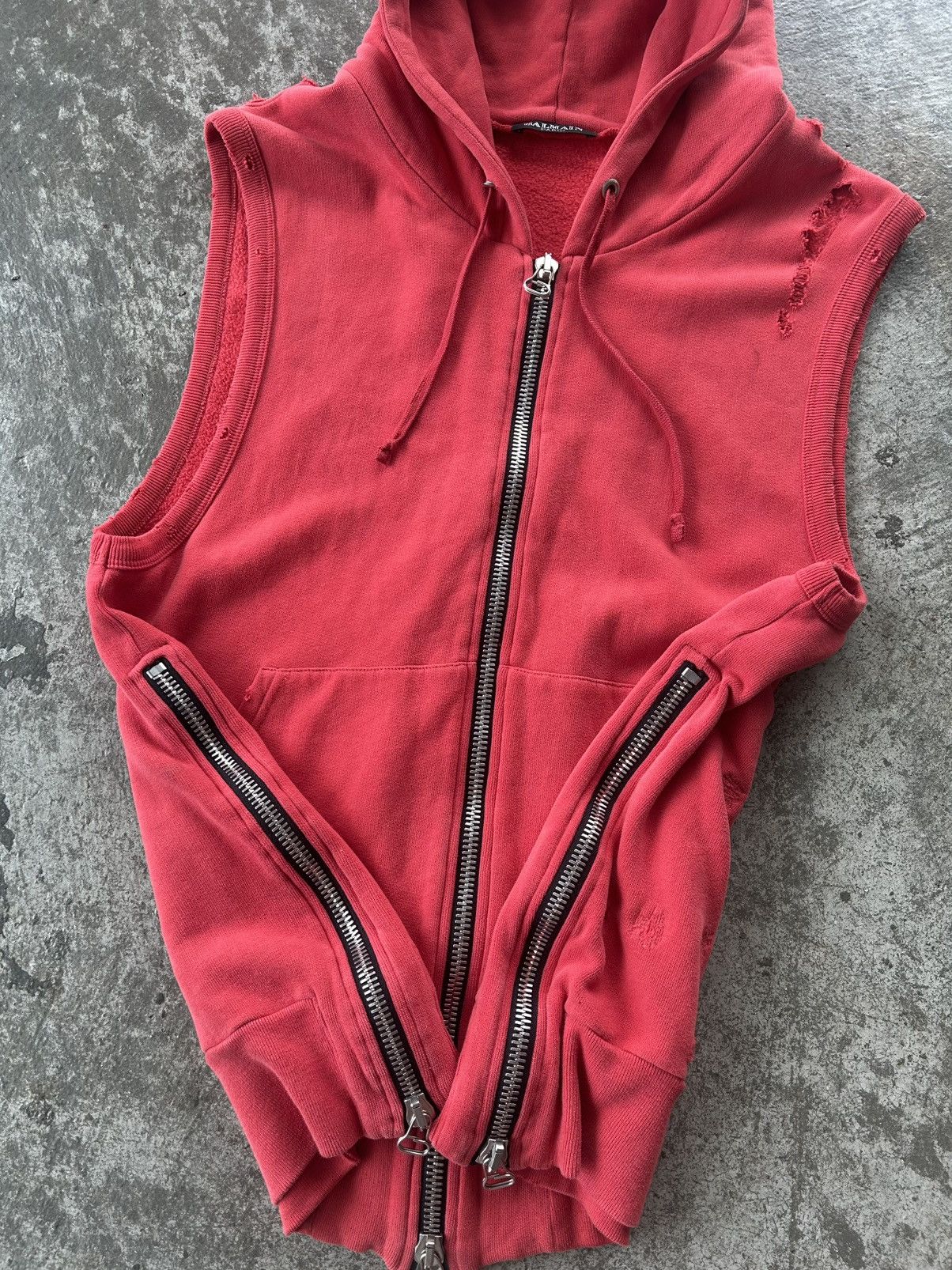 Balmain Decarnin Balmaim Homme SS10 Red Sleeveless Hoodie Size US S / EU 44-46 / 1 - 8 Thumbnail