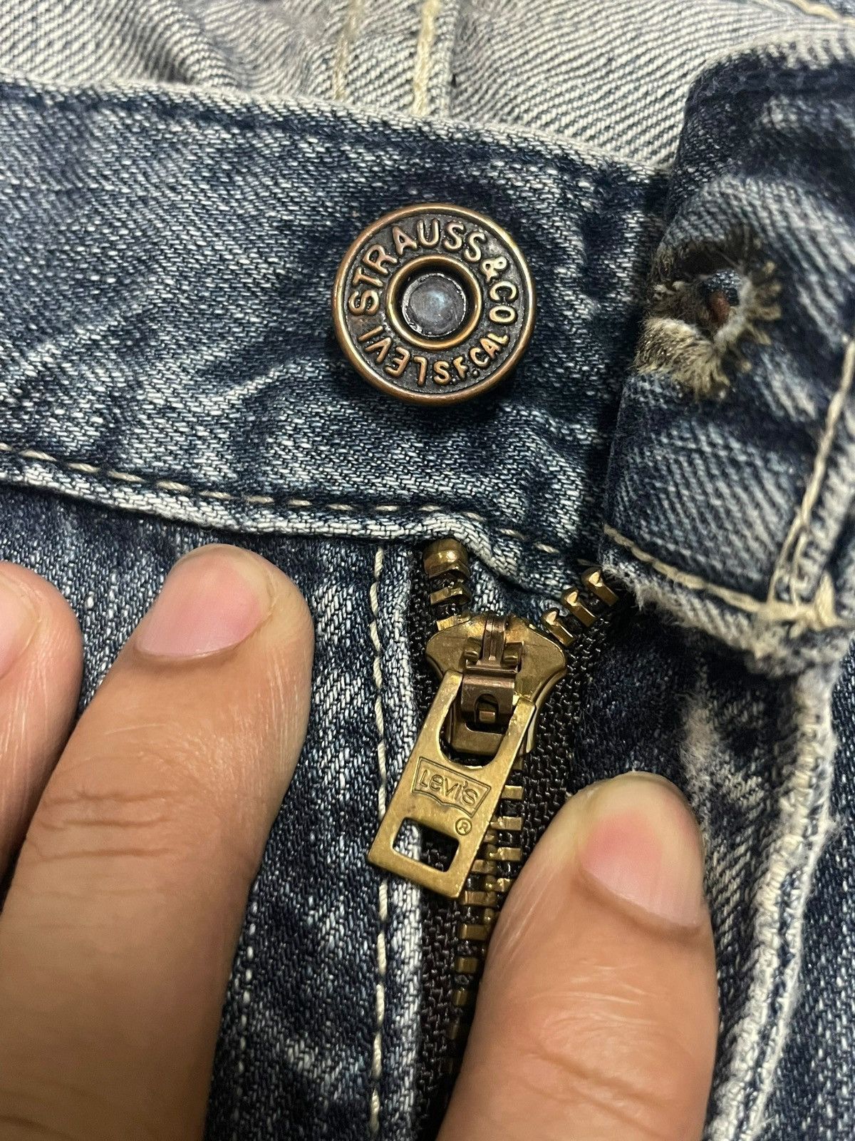 Levi's Vintage Clothing Vintage Levi’s 202 Back Buckle Distressed Blue Wash Jeans Size US 31 - 12 Thumbnail