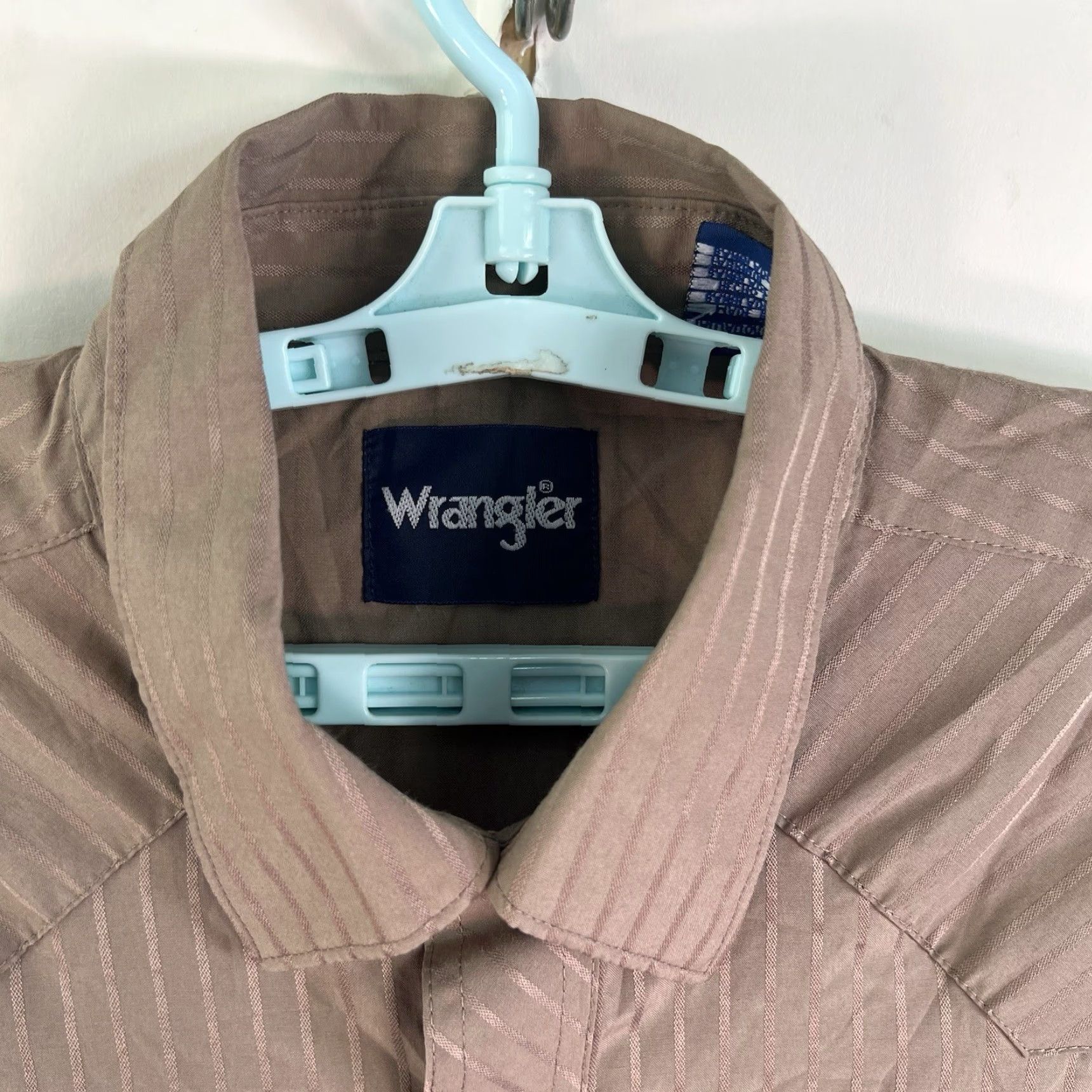 Wrangler Wrangler Shirt Mens XLT Tan Long Sleeve Pearl-Snap Metallic Stripe Western Button-Up Size XLT Brown Pattern Striped 50/50 Cotton-Poly - Mens Size US XL / EU 56 / 4 - 3 Thumbnail
