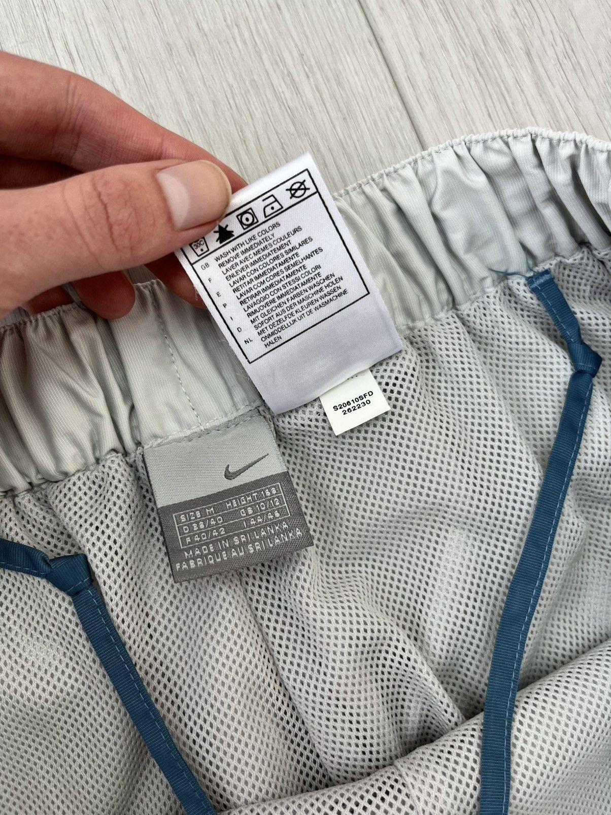 Nike Vintage Nike Track Pants Blue Stripes Y2K Gorpcore ACG 90s Size 30" / US 8 / IT 44 - 13 Thumbnail