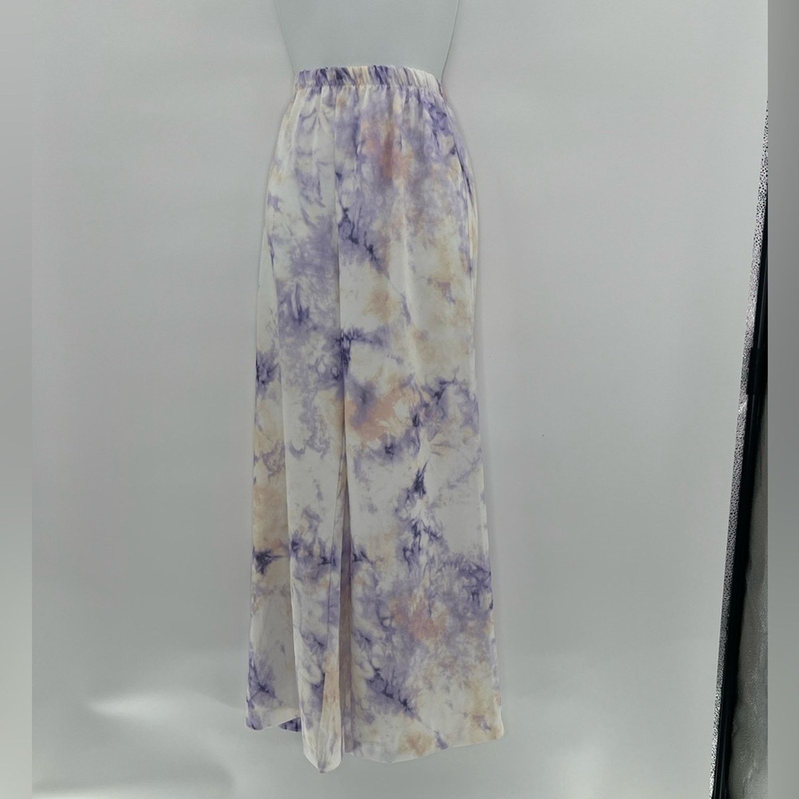 Boohoo Boohoo Lilac Satin Tie Dye Pants Size 6 Size 28" / US 6 / IT 42 - 1 Thumbnail