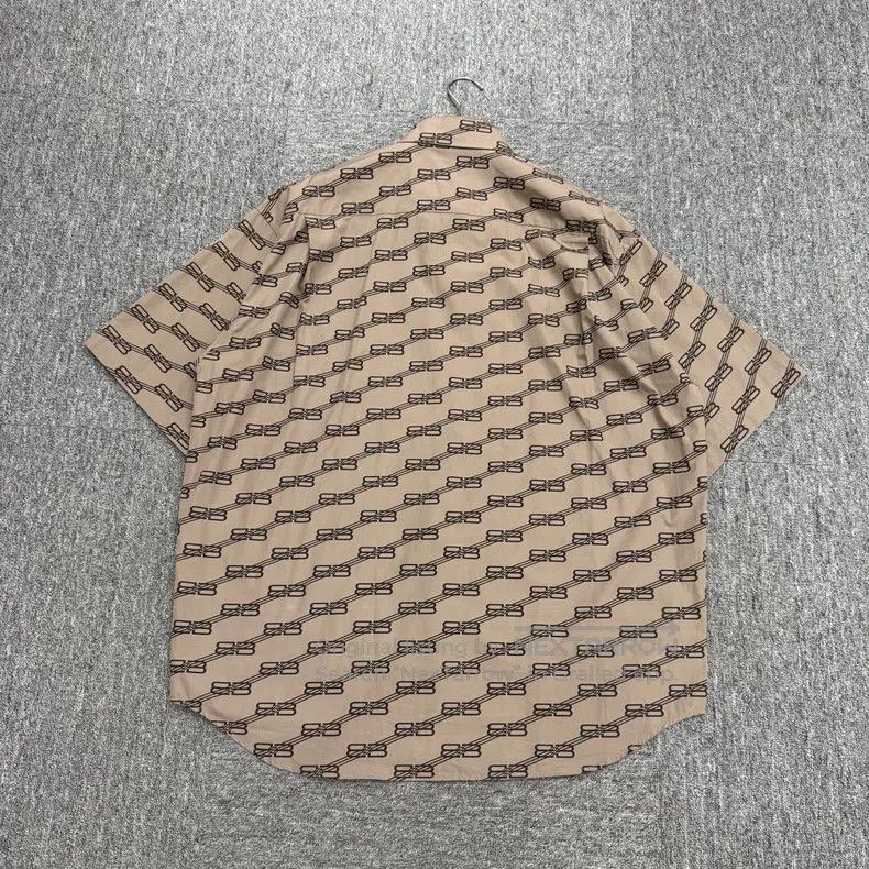 Balenciaga Balenciaga size 37 Lock buckle full print short-sleeve shi Size US S / EU 44-46 / 1 - 5 Thumbnail