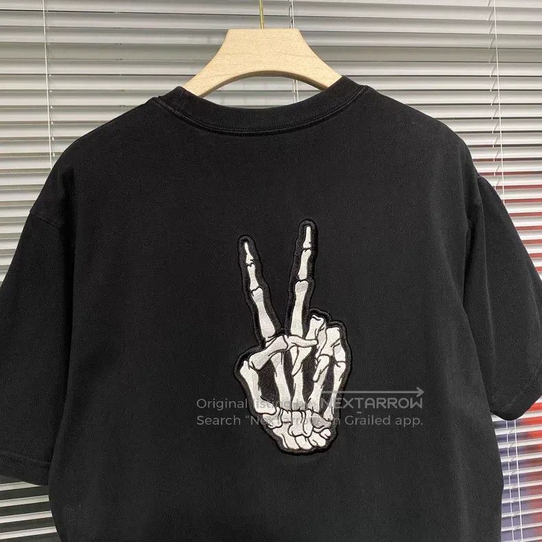 Balenciaga Balenciaga Short-sleeved T-shirt dissolved smile danger vi Size US L / EU 52-54 / 3 - 6 Thumbnail
