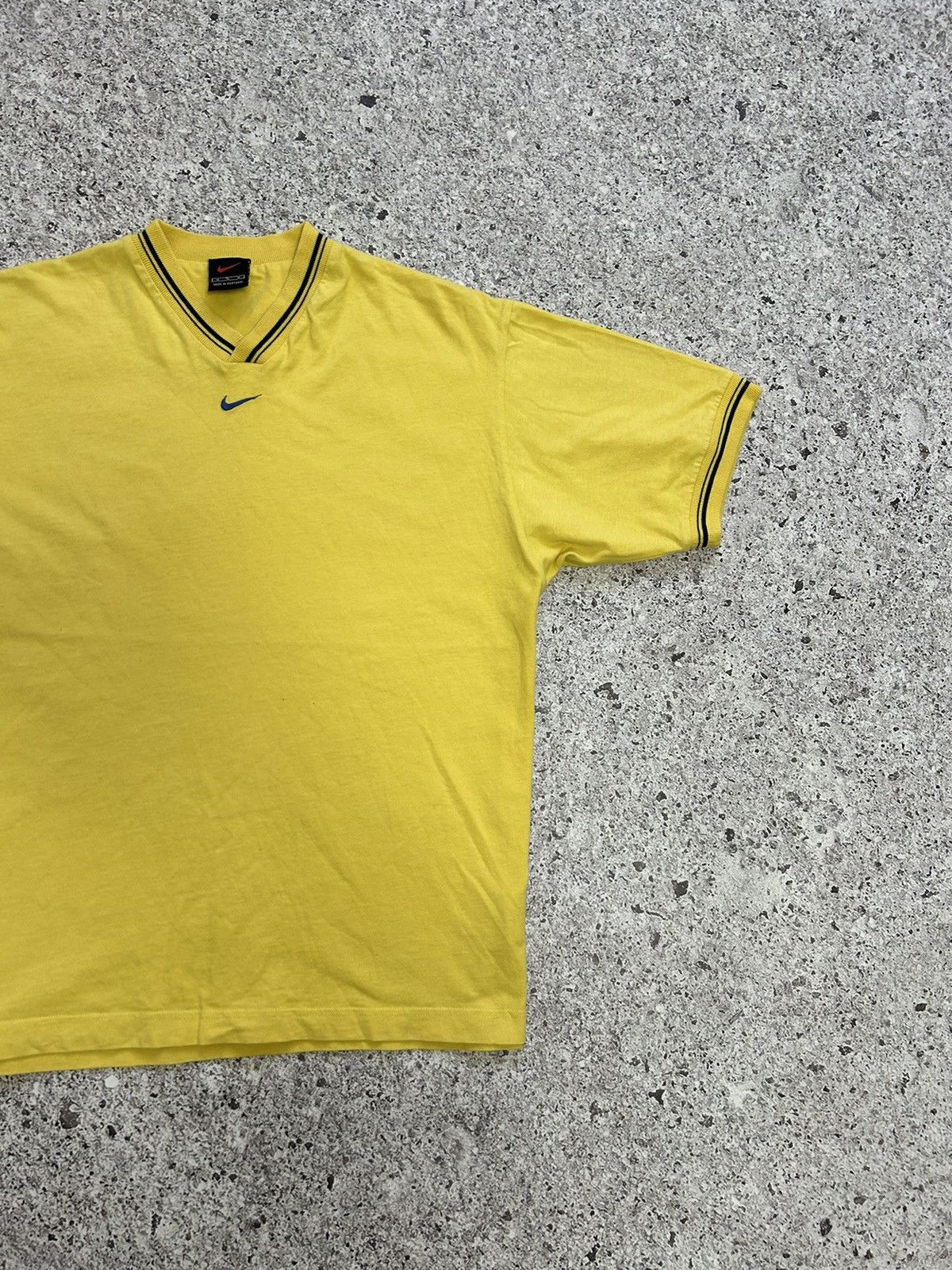 Nike × Vintage Vintage 90s Nike Center Logo T-shirt Made In USA Hype Y2K Size US M / EU 48-50 / 2 - 4 Thumbnail