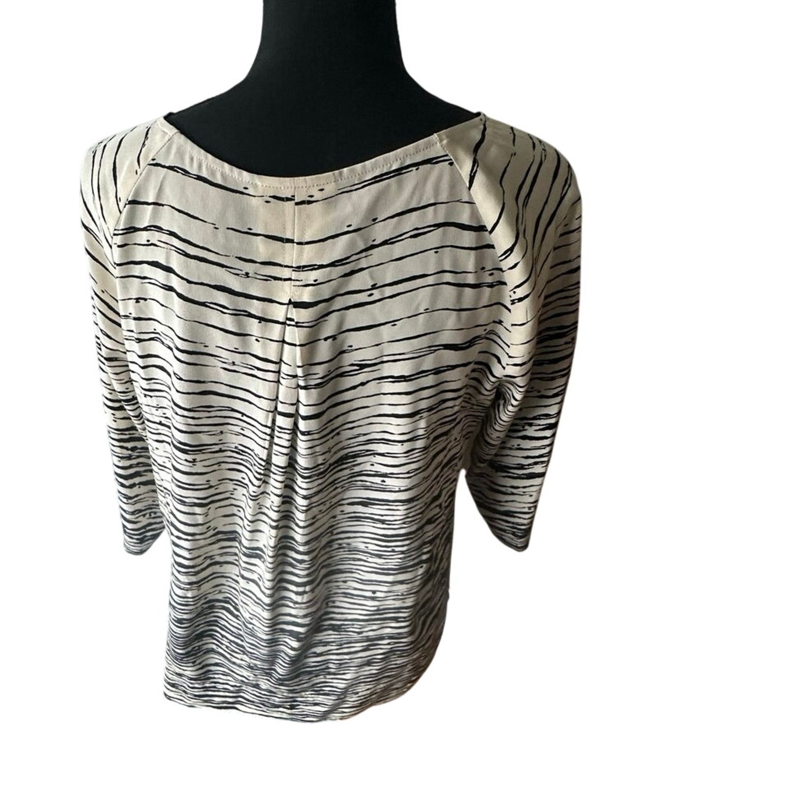 Vince Vince Black & Ivory Wavy Stripe Silk Blouse Size S Size S / US 4 / IT 40 - 5 Thumbnail