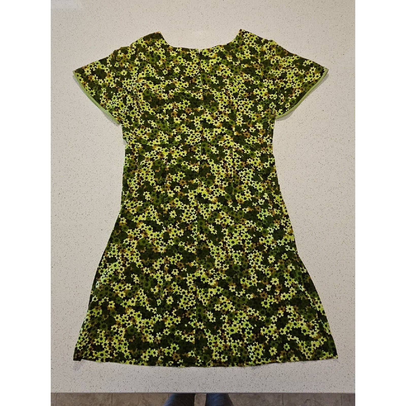 Vintage Vintage Dianes Honolulu Hawaiian Dress Sz S Green Flower Pow Size S / US 4 / IT 40 - 14 Thumbnail