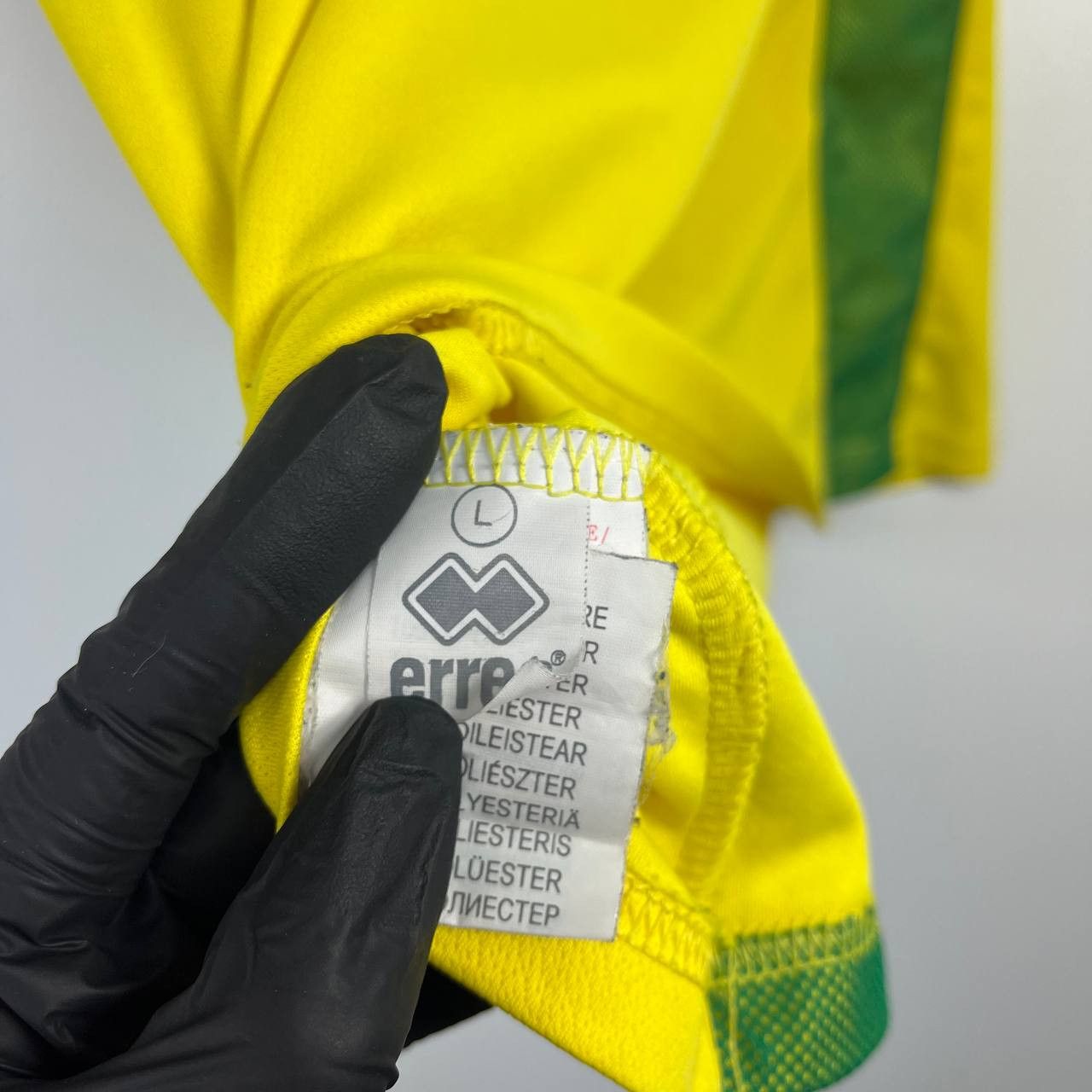 Errea Norwich City 2016/17 Home Football Soccer Jersey Errea Sz L Size US L / EU 52-54 / 3 - 4 Thumbnail