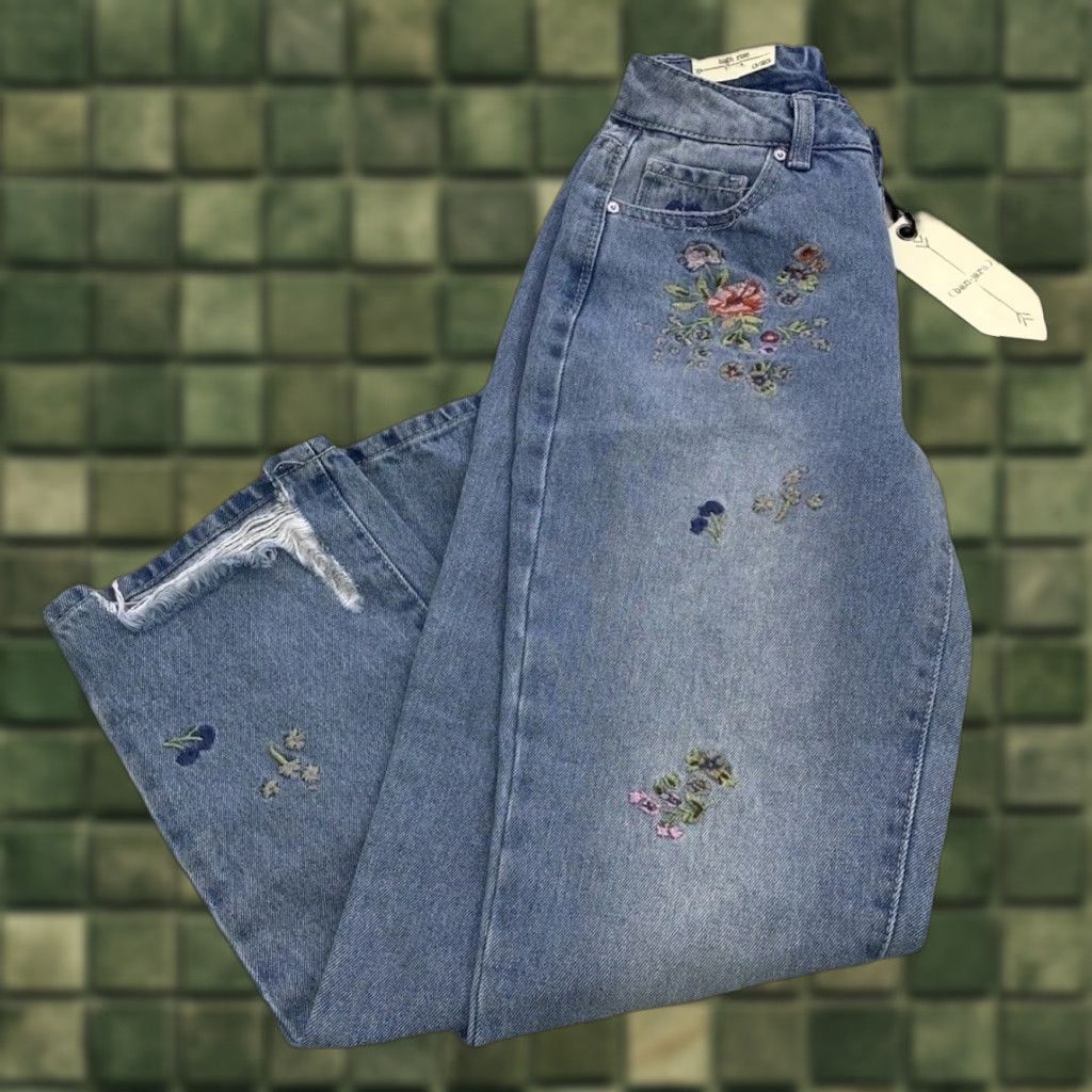 Vintage Banjara High Rise Embroidered Floral Distressed Denim Cropped Jeans NWT 0/23 Size 25" / US 0 / IT 36 - 1 Thumbnail