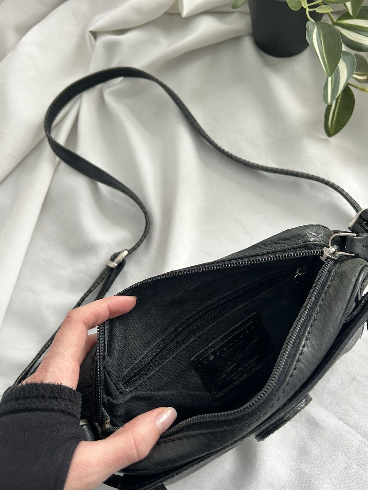 Vintage The Bridge Classic Black Leather Bag Size ONE SIZE - 9 Thumbnail