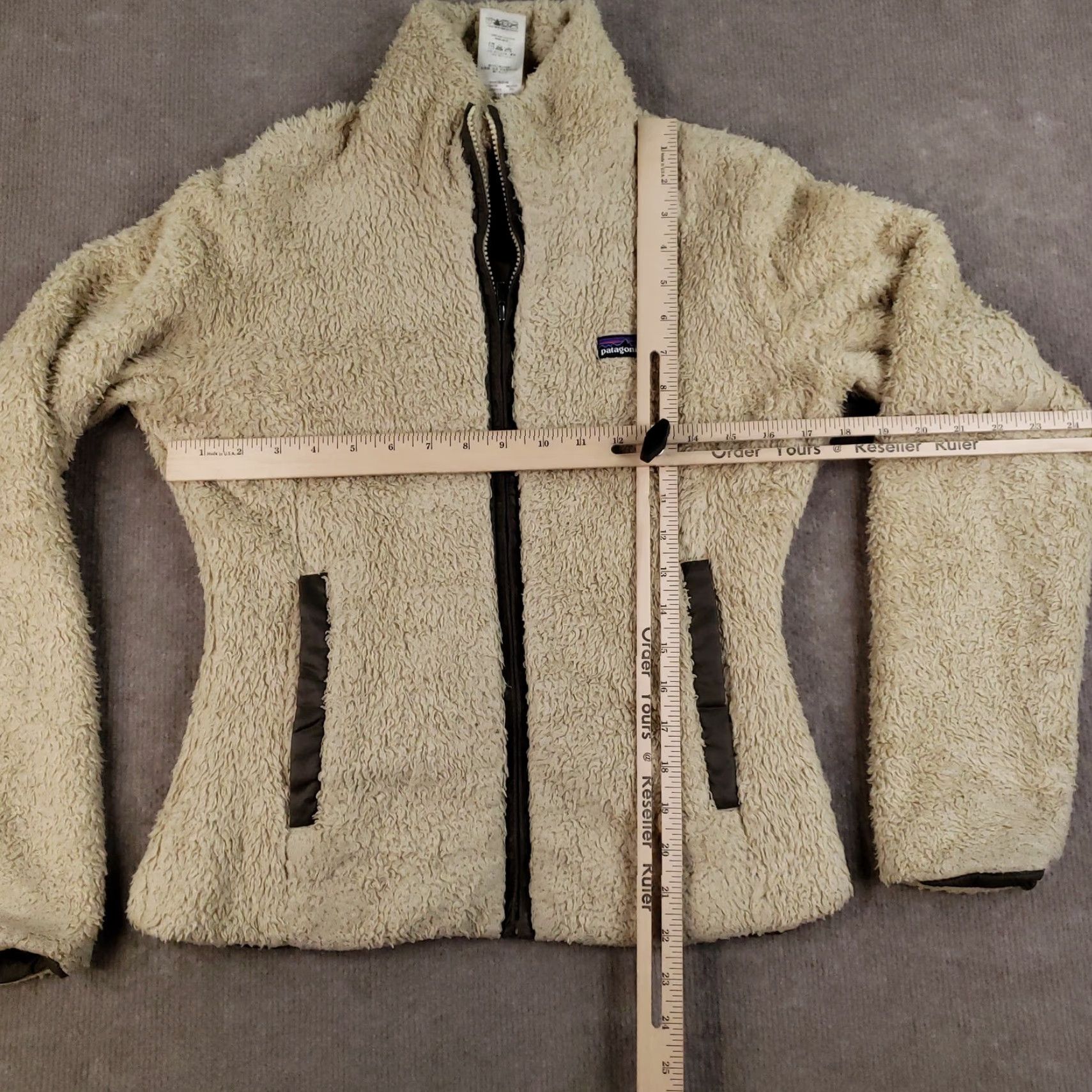 Patagonia Patagonia Jacket Womens Small Beige Full Zip Fleece Retro Outdoors Pile Sherpa Pockets Lined All Seasons Zipper Logo Short Style Size S / US 4 / IT 40 - 2 Thumbnail