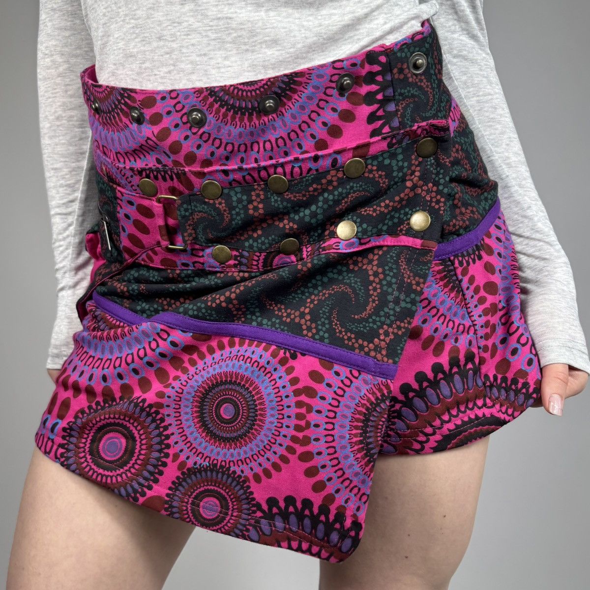 Japanese Brand Vintage Y2K Japanese Retro Hippie Sexy Style Mini Skirt Size 28" / US 6 / IT 42 - 1 Thumbnail