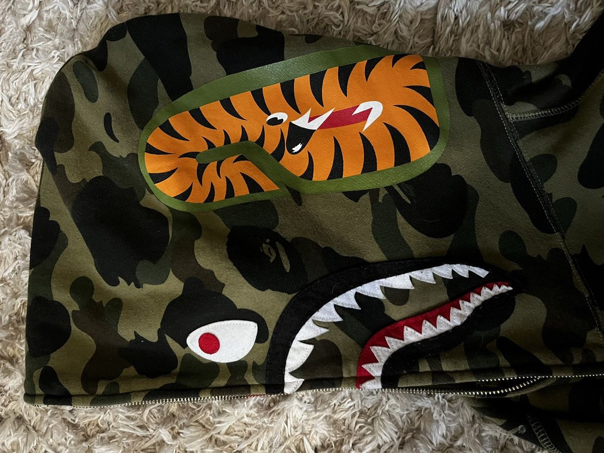 Bape Bape 1st Camo Shark Full Zip Up Size US XL / EU 56 / 4 - 9 Thumbnail