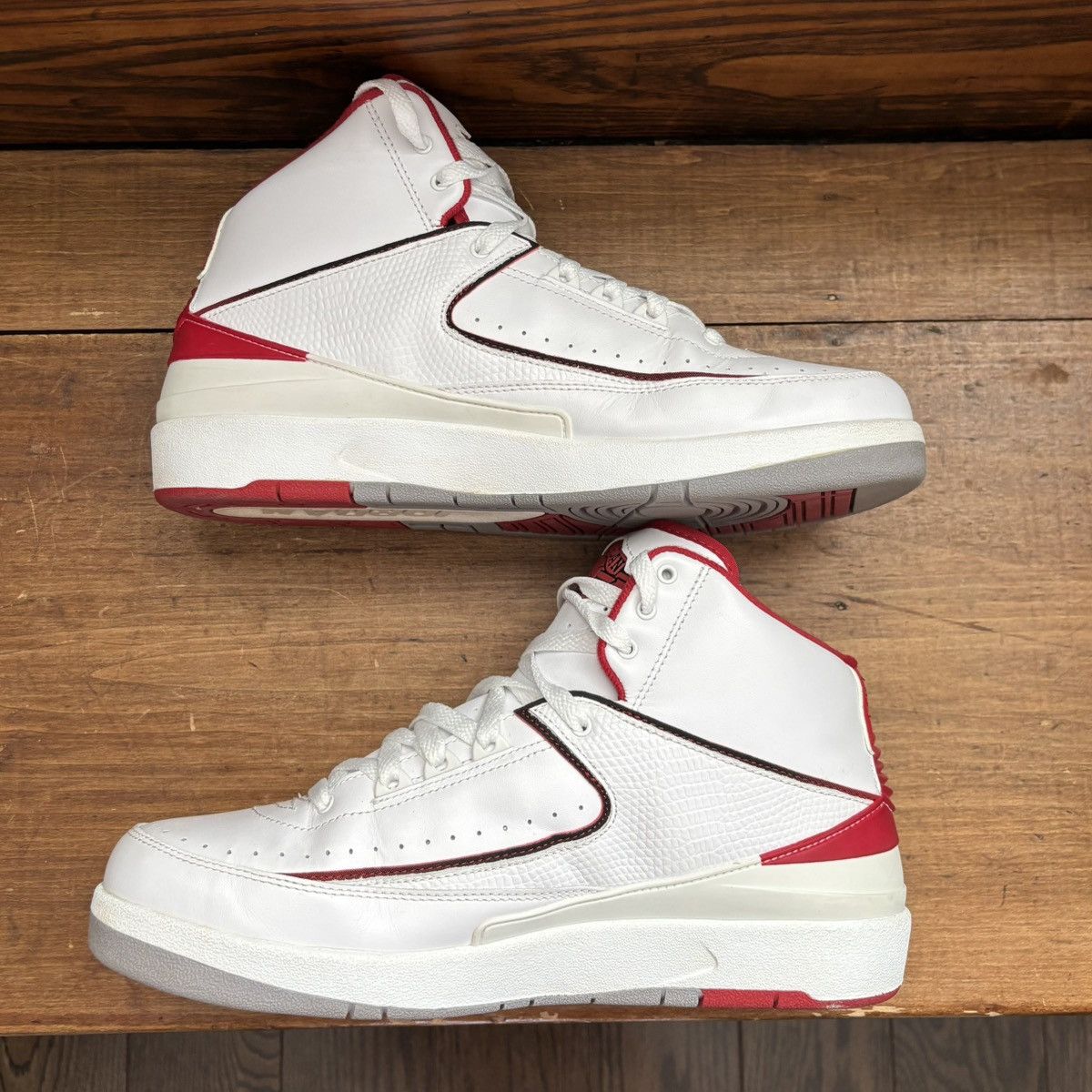 Jordan Brand Air Jordan 2 Retro Chicago White/Red Size 10 Size US 10 / EU 43 - 2 Thumbnail
