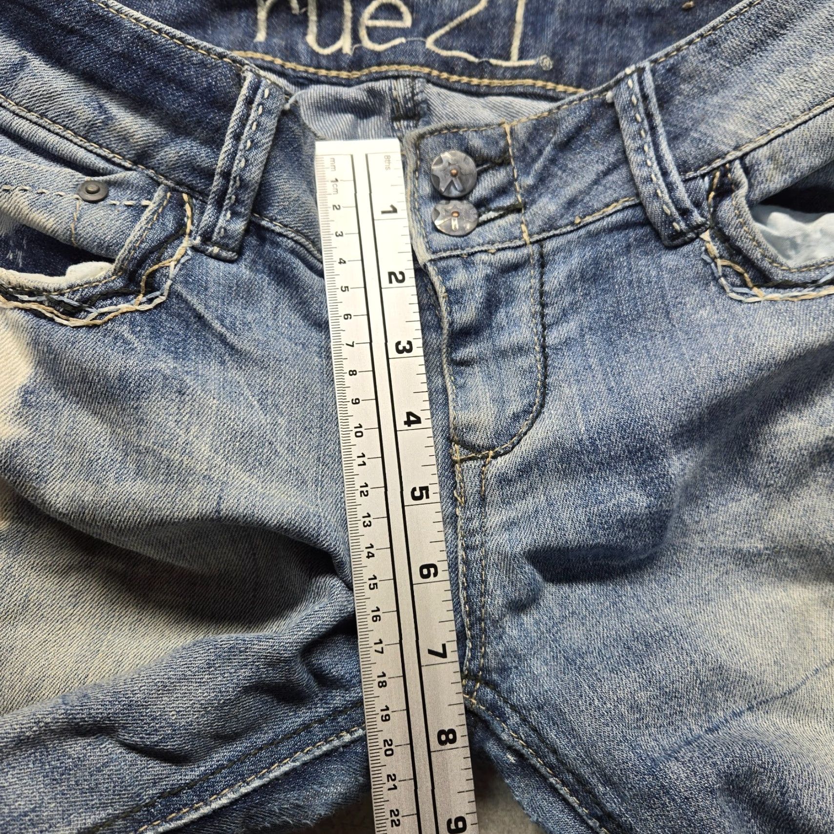 Vintage Rue 21 Jeans Capri Blue Distressed Embroidered Pockets Denim Stretch Button Low Rise Size 6 Women’s Size 28" / US 6 / IT 42 - 6 Thumbnail