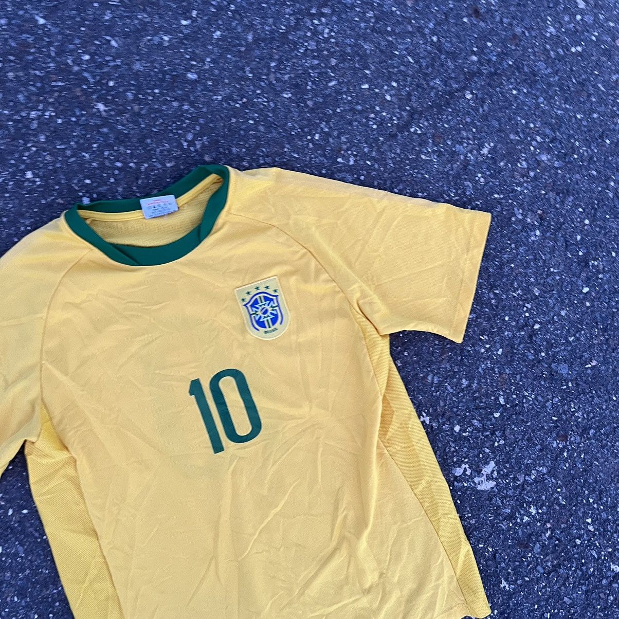 Vintage Brazil 2002 Home Kit Ronaldo 9 El Fenomeno Retro Jersey R9 Size US L / EU 52-54 / 3 - 5 Thumbnail