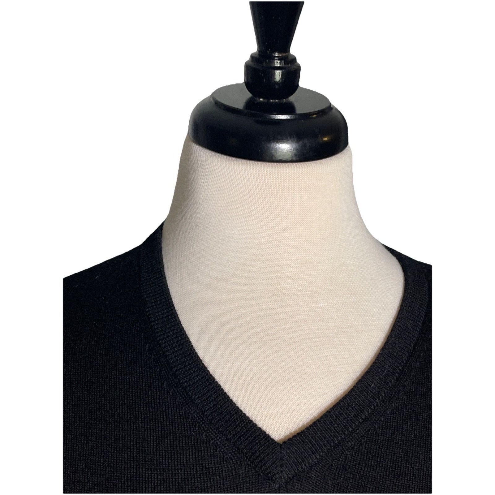 H&M H&M Merino Wool V-Neck Pullover Sweater Women’s Small Size S / US 4 / IT 40 - 2 Thumbnail