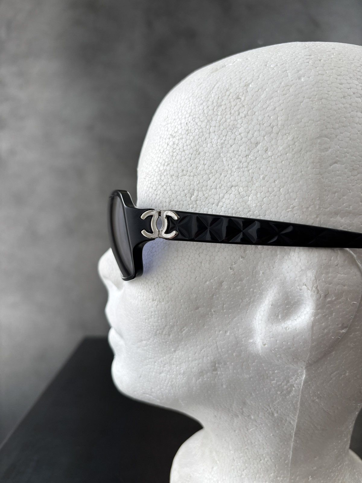 Chanel 2000s Vintage Chanel Sunglasses 5050 Y2K Quilted Double-C Size ONE SIZE - 4 Thumbnail
