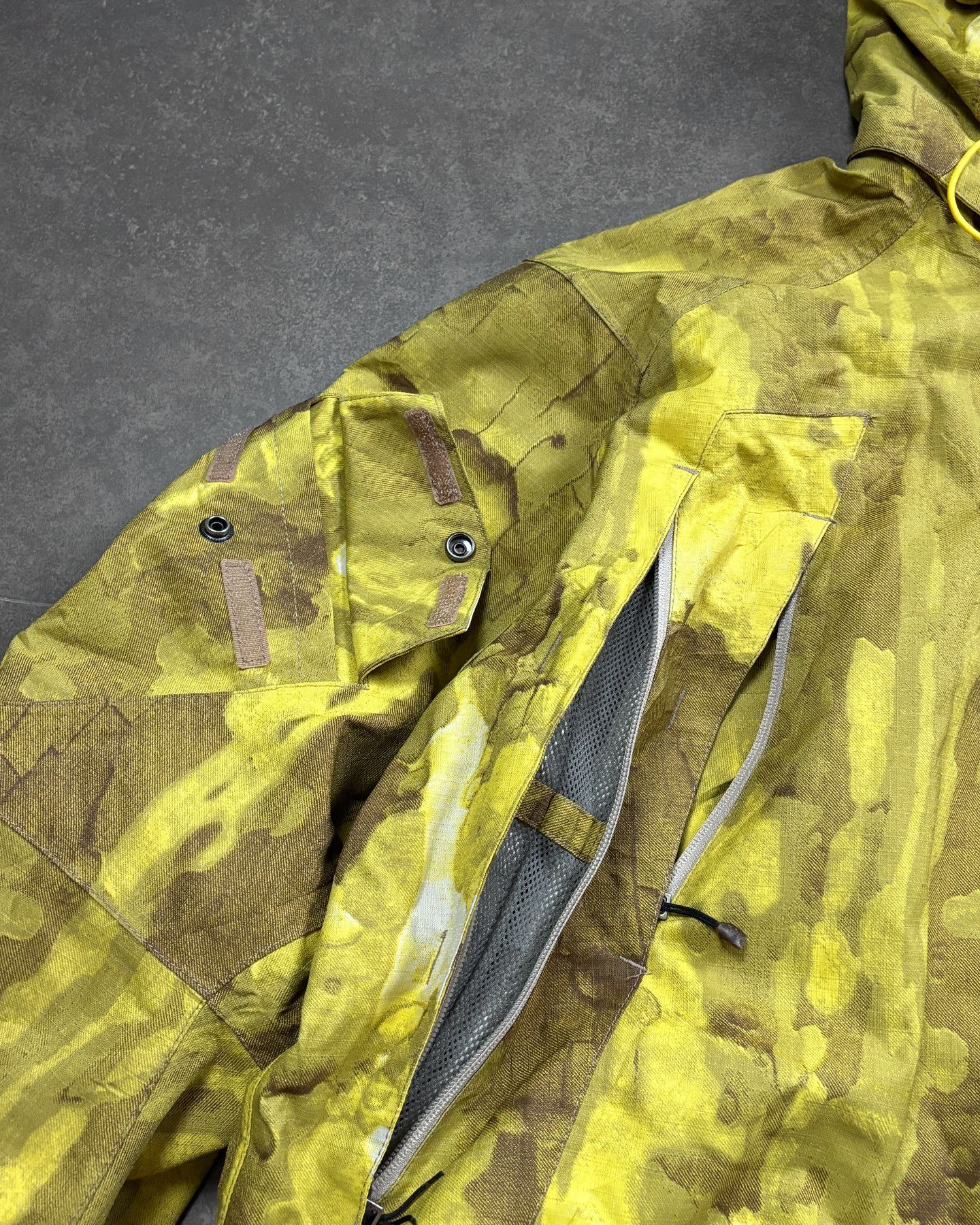 Oakley 00s Oakley Down Geometric Pattern Magnetic Closure Jacket Size US XL / EU 56 / 4 - 9 Thumbnail