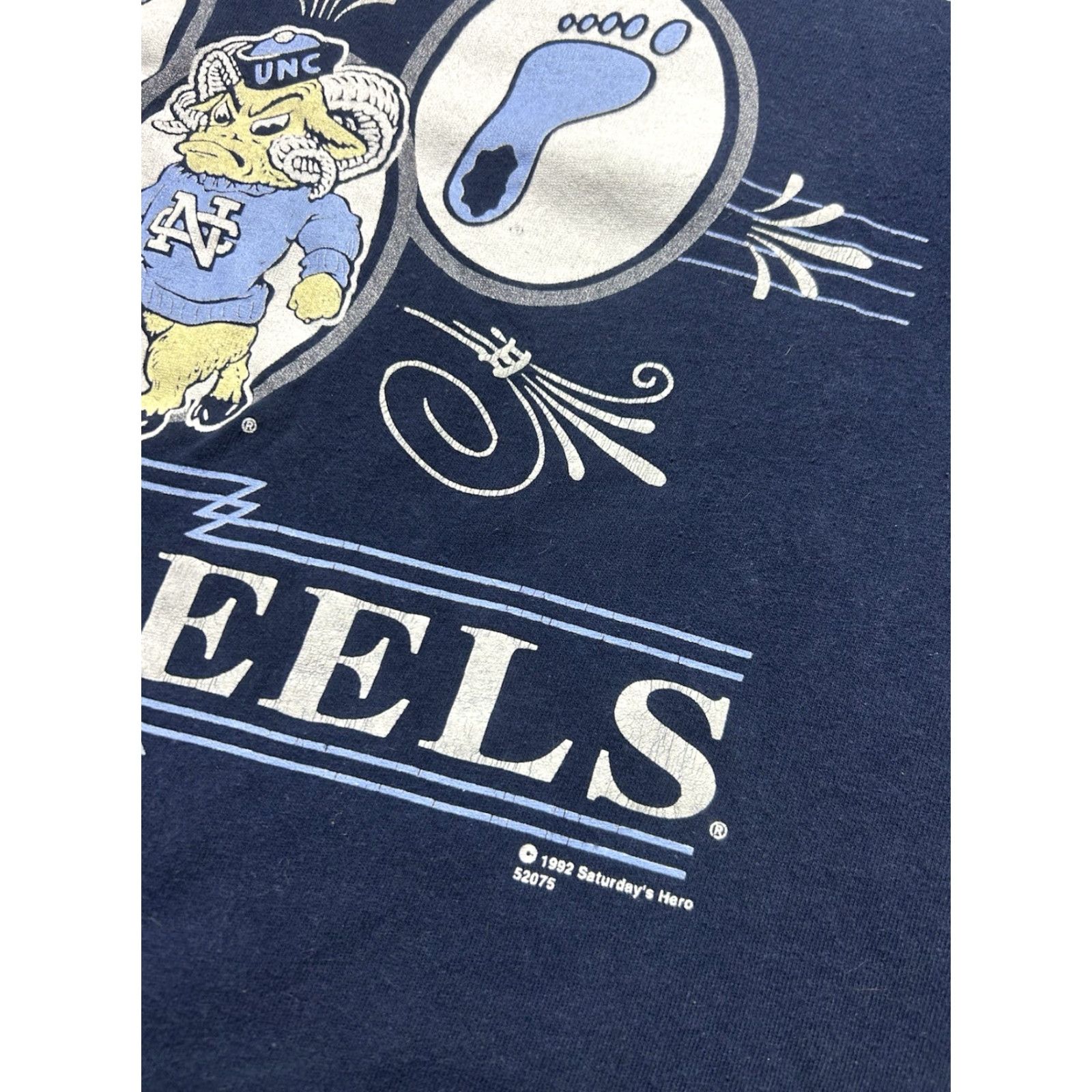 Vintage VINTAGE 90s UNC Tar Heels North Carolina college NCAA T-Shirt Men L Blue Size US L / EU 52-54 / 3 - 4 Thumbnail