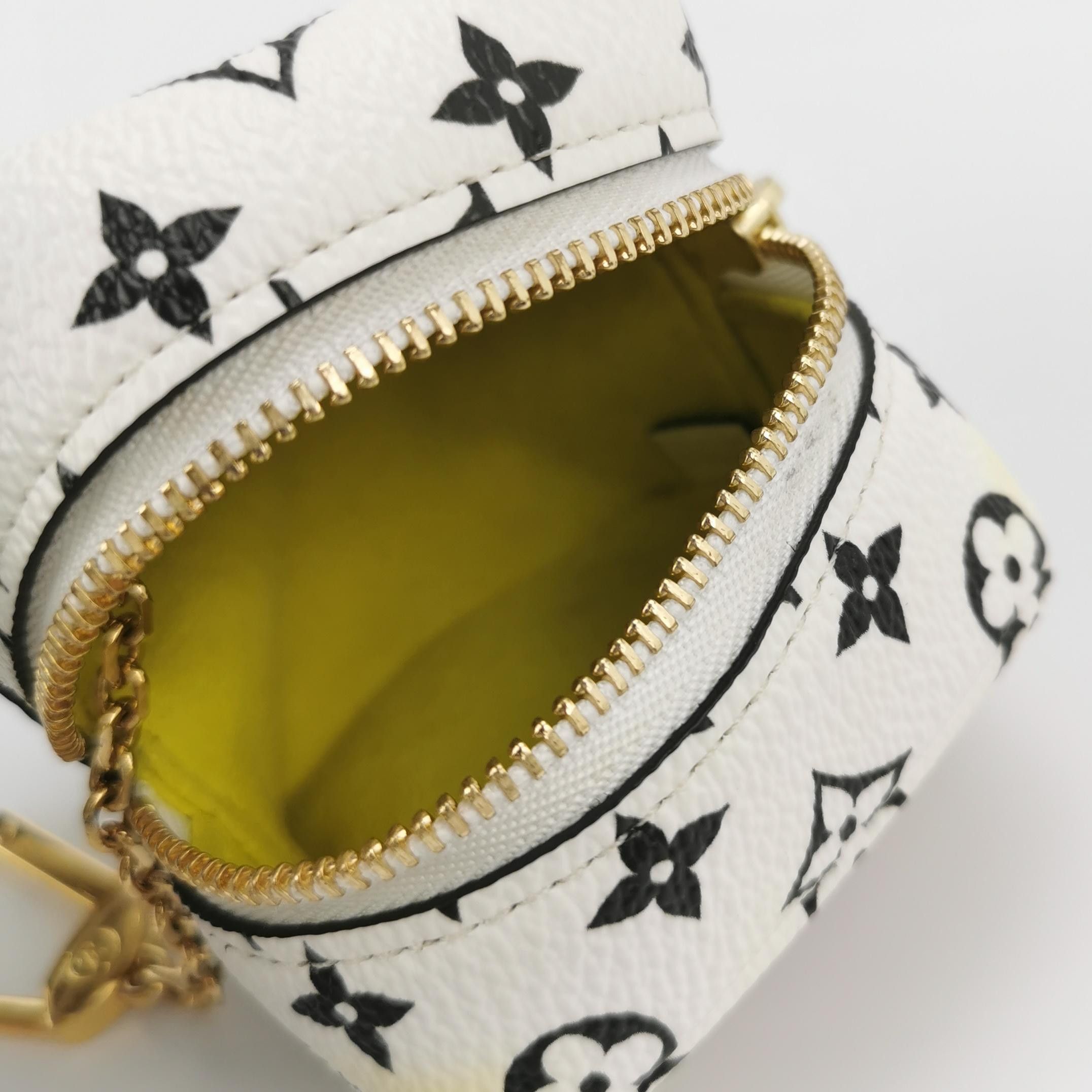 Louis Vuitton Louis Vuitton (LV) cube contrast color monogram coin purse Size ONE SIZE - 5 Thumbnail