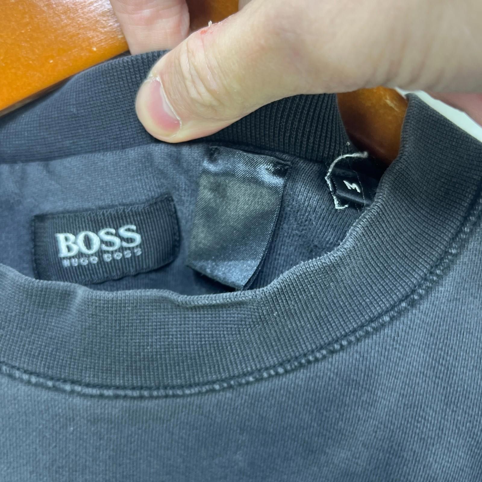 Hugo Boss Vintage 90s Hugo Boss Sun Faded Black Sweatshirt Medium Size US M / EU 48-50 / 2 - 3 Thumbnail