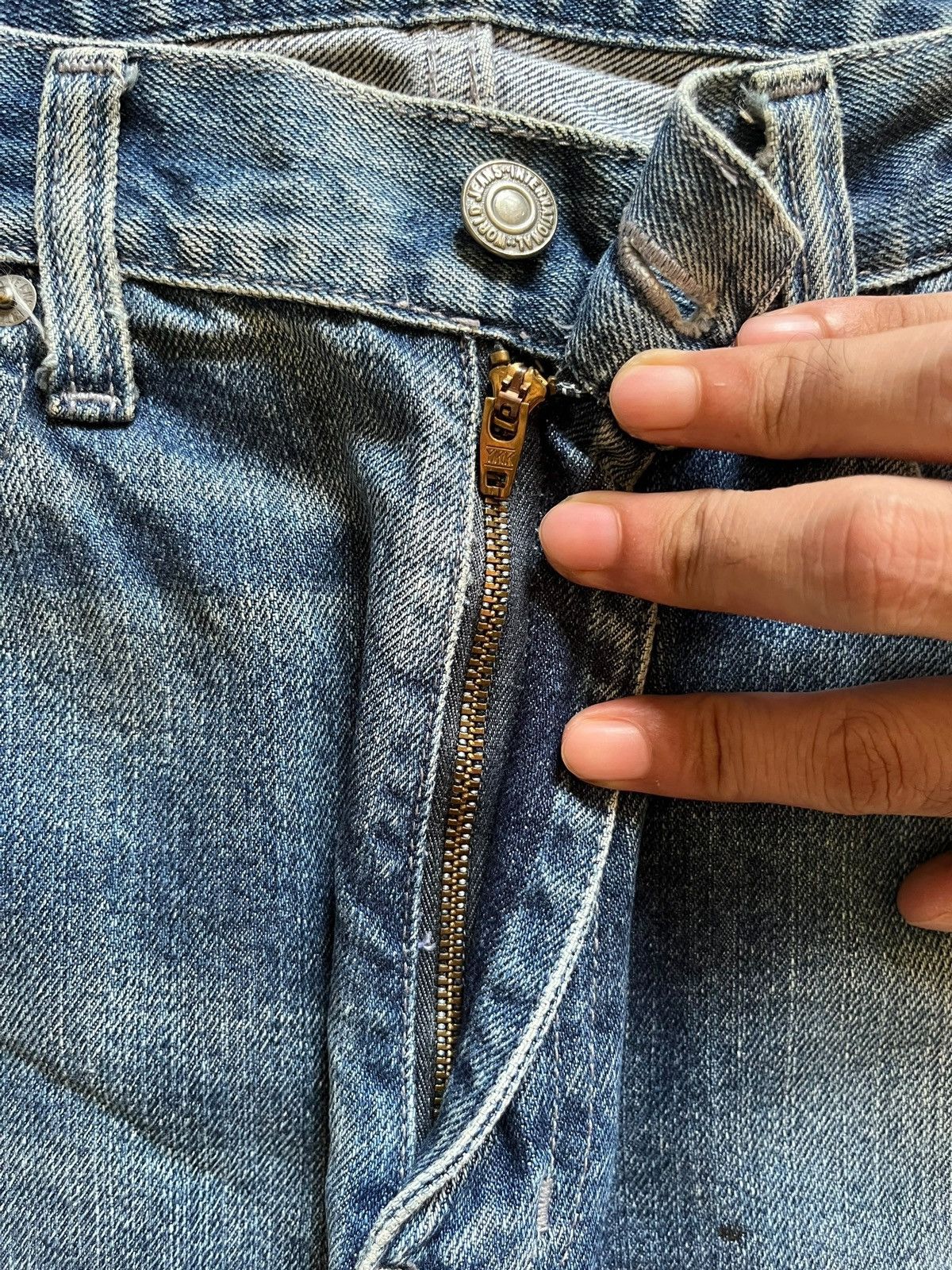 Uniqlo SALES🔥Vintage Uniqlo Faded Wash Style Distress Loose Jeans Size US 31 - 3 Thumbnail