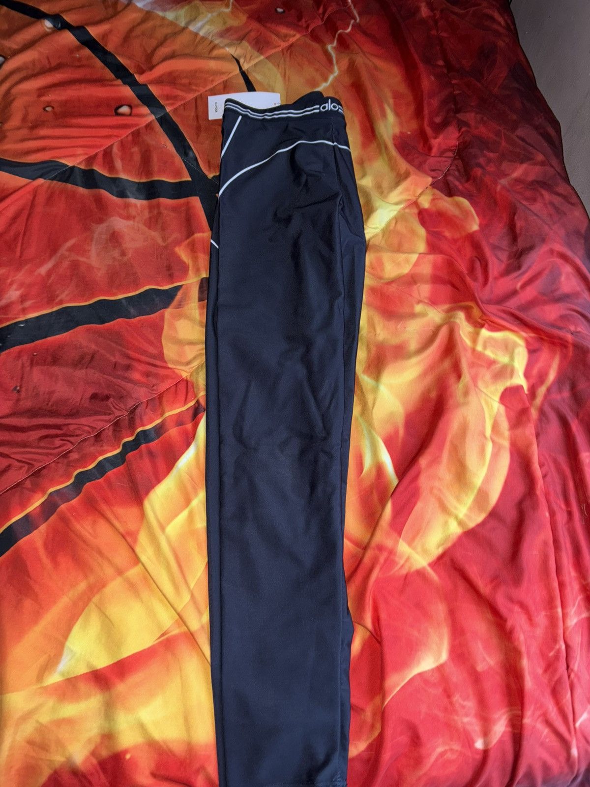 Alo Yoga Alo Yoga Black Matching Set NWT Leggings + Sports Bra Size 28" / US 6 / IT 42 - 5 Thumbnail