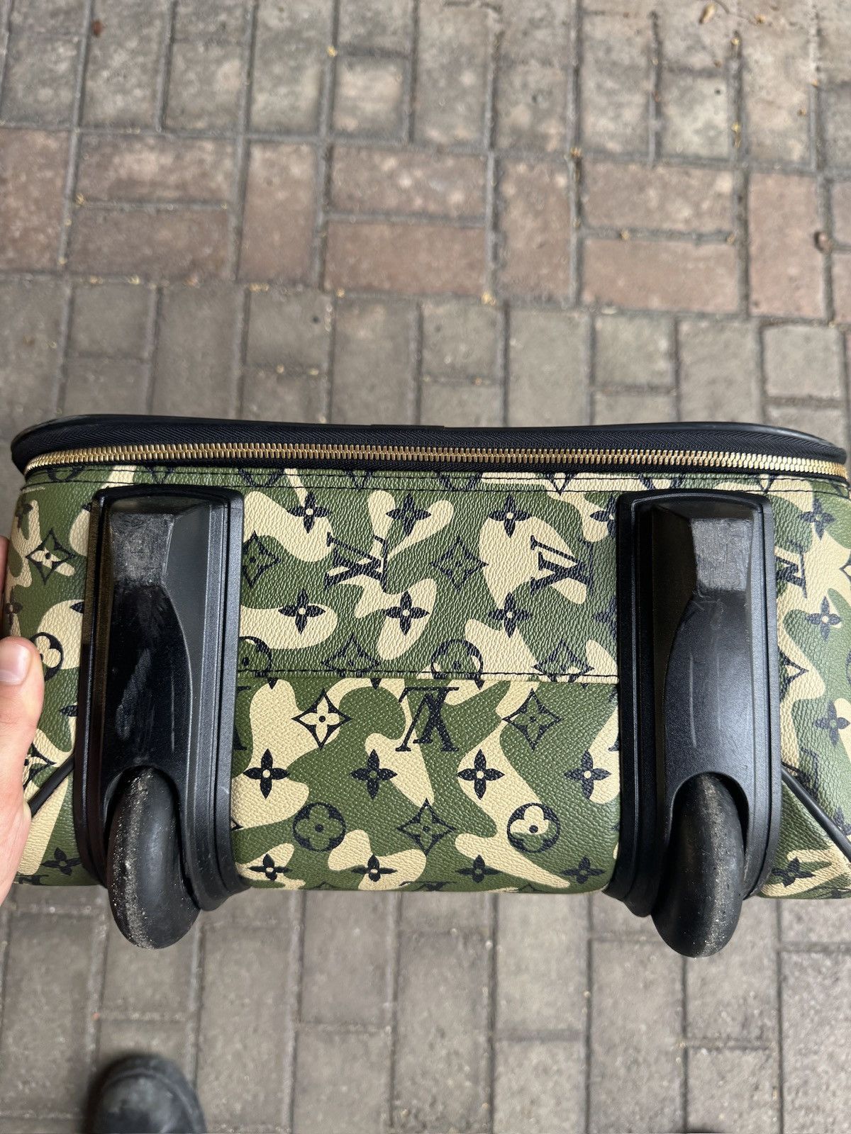 Louis Vuitton × Takashi Murakami LV x Takashi Murakami Pegase 60 Monogramouflage suitcase Size ONE SIZE - 18 Thumbnail
