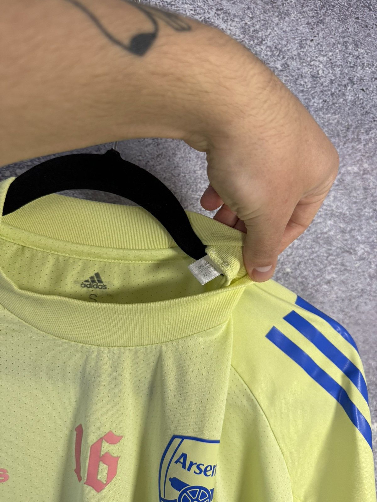 Adidas × Vintage Vintage Arsenal 2020 Adidas Pre match Jersey Blokcore S sz Size US S / EU 44-46 / 1 - 11 Thumbnail