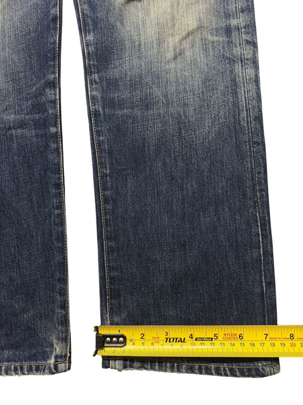 Uniqlo Vintage Y2K Gap Classic Blue Faded Wash Distress Jeans Size US 33 - 12 Thumbnail