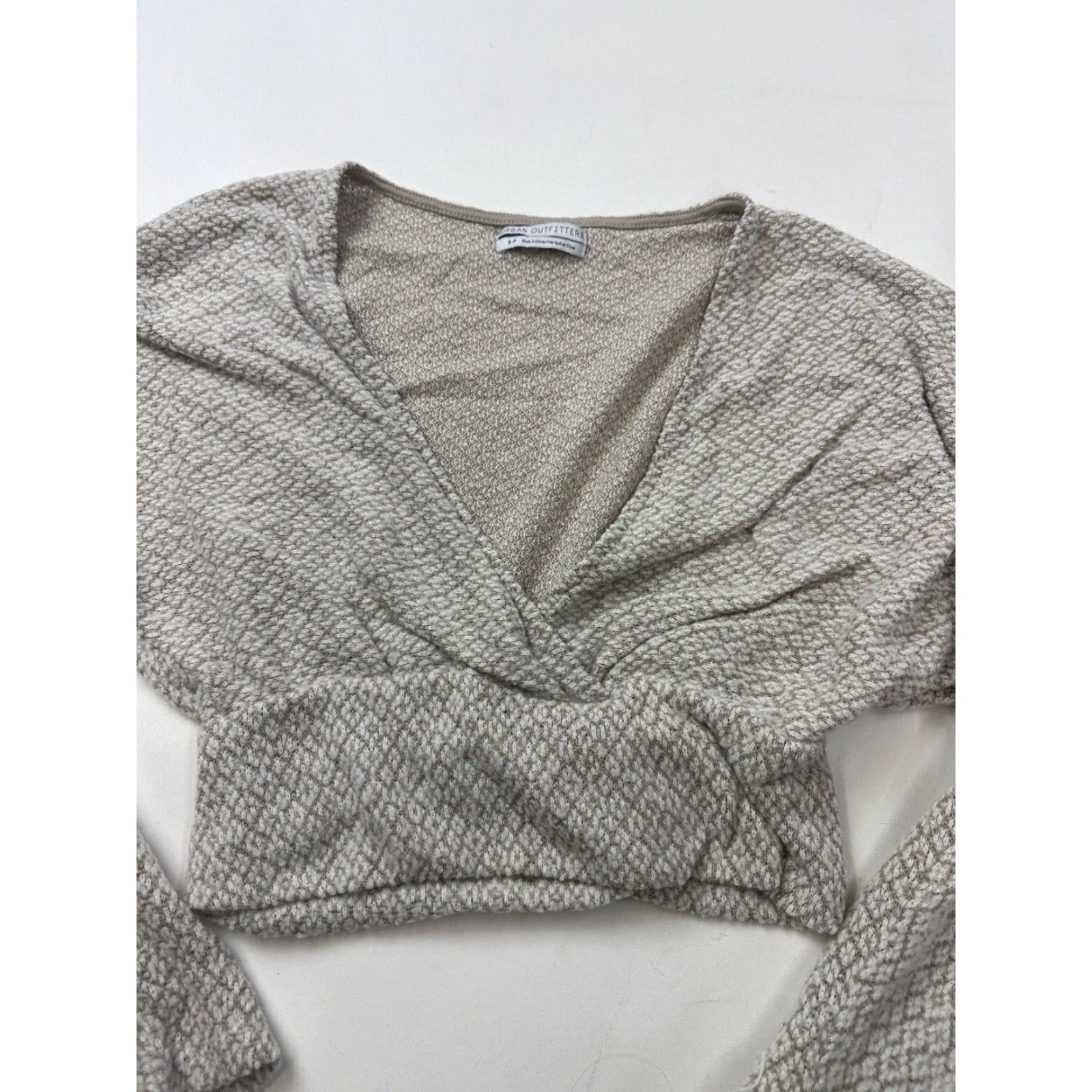 Urban Outfitters Urban Outfitters Blouse Women Small Beige Long Sleeve V-Neck Boho Casual Size S / US 4 / IT 40 - 2 Thumbnail