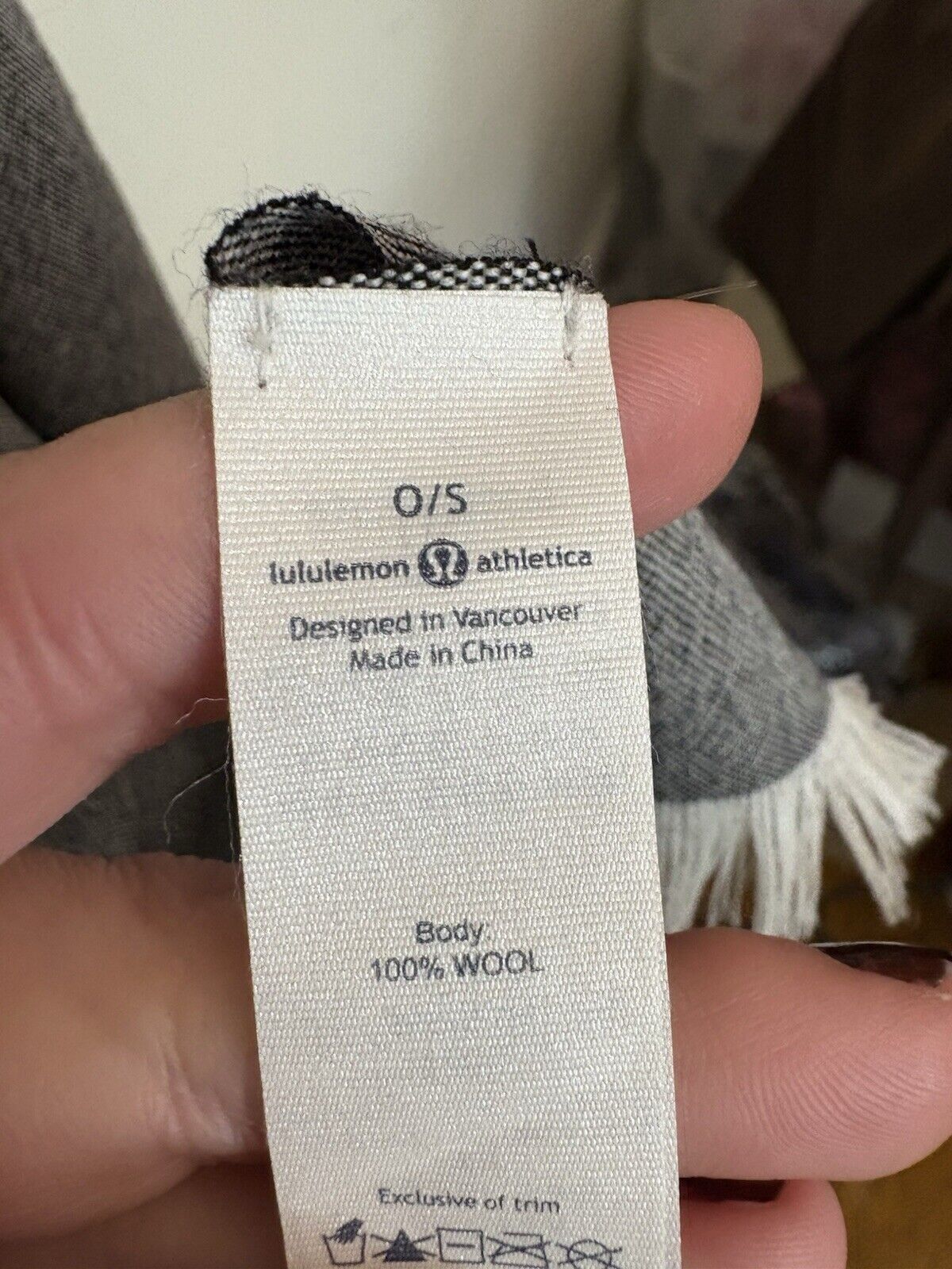Lululemon Lululemon Athletica Gray Wool Scarf Fashion Reversible Size ONE SIZE - 3 Thumbnail