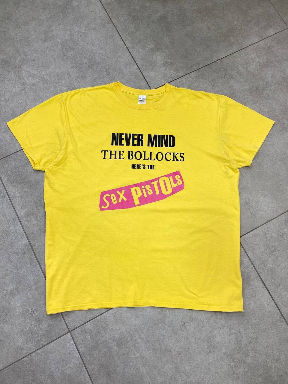 Band Tees Vintage Sex Pistols 2000s Never Mind The Bollocks T-Shirt Size US XXL / EU 58 / 5 - 1 Thumbnail