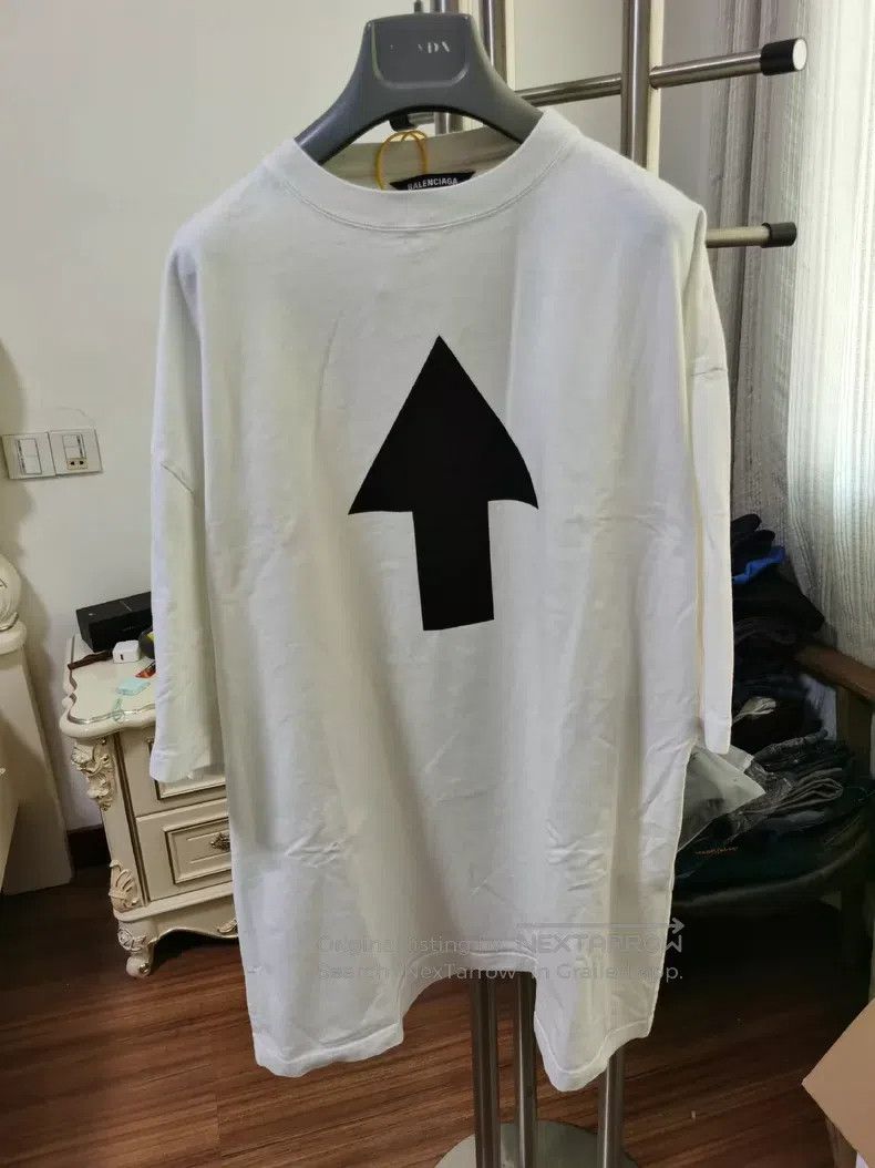 Balenciaga Balenciaga T-shirt, short sleeve. Suitable for women as a Size US S / EU 44-46 / 1 - 1 Thumbnail