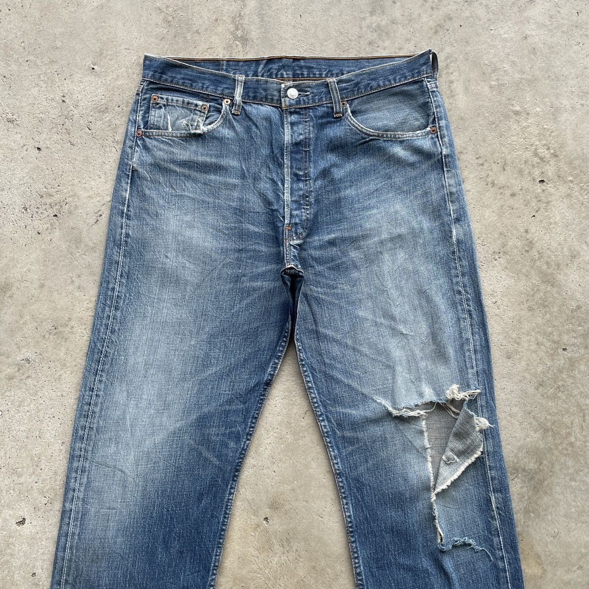 Levi's Vintage Clothing Vintage Levi’s 501 Ripped Faded Distressed Jeans Pants Denim Size US 35 - 3 Thumbnail