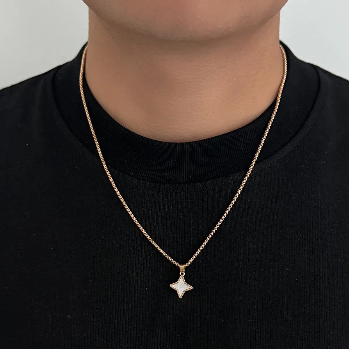 Vintage Four-Angle Star Necklace Size ONE SIZE - 1 Thumbnail