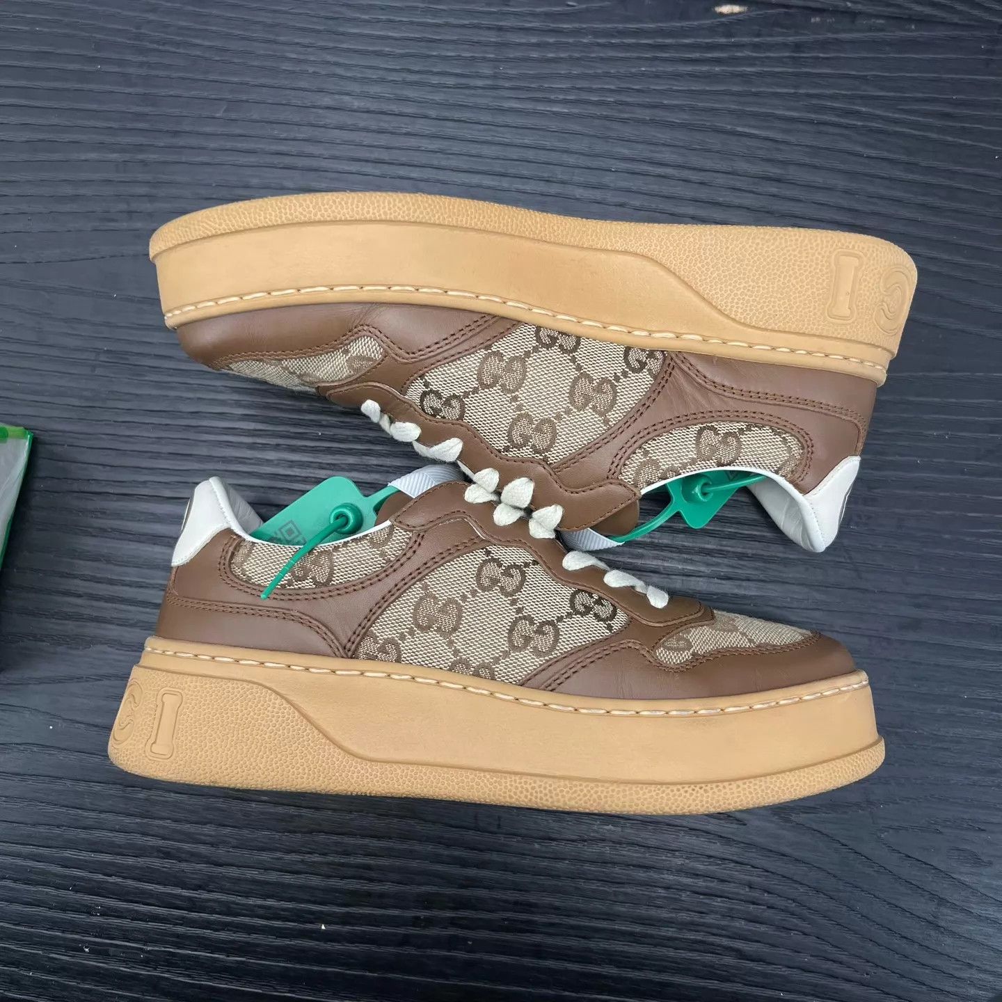 Gucci Gucci Brown Biscuit Sneaker EU 35.5 Size US 5 / IT 35 - 3 Thumbnail