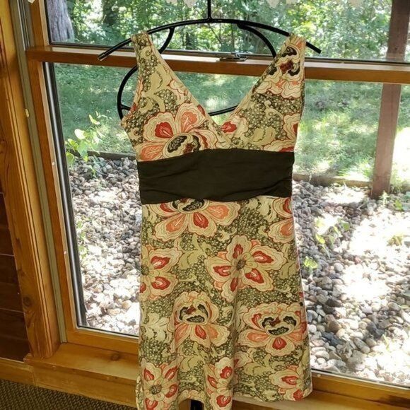 Patagonia Patagonia Sleeveless V-neck Stretchy Banded Waist Floral Col Size M / US 6-8 / IT 42-44 - 2 Thumbnail