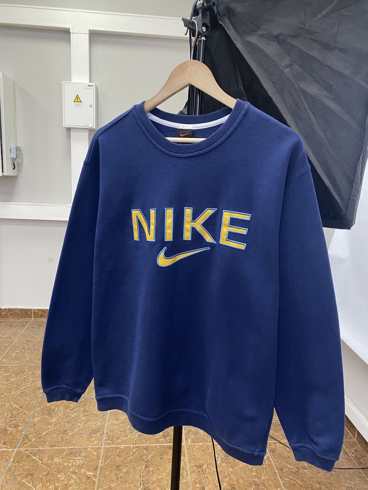 Nike 🇺🇸 Vintage 90s Nike Sweatshirt Y2K Hype Rare Retro Travis Size US M / EU 48-50 / 2 - 1 Thumbnail