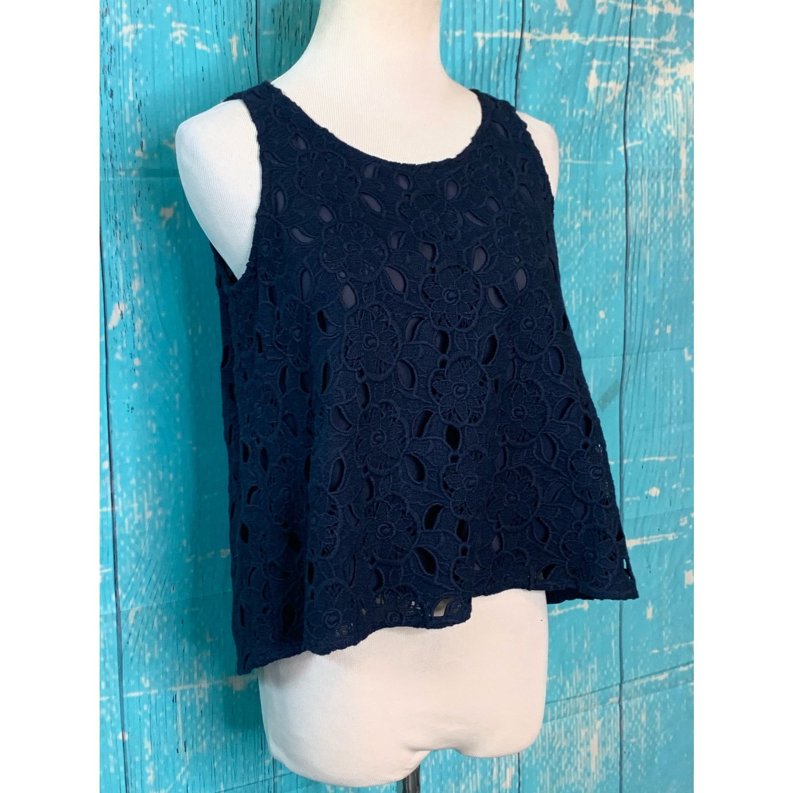 Ann Taylor Ann Taylor blue eyelet sleeveless lined blouse size XS Size XS / US 0-2 / IT 36-38 - 9 Thumbnail