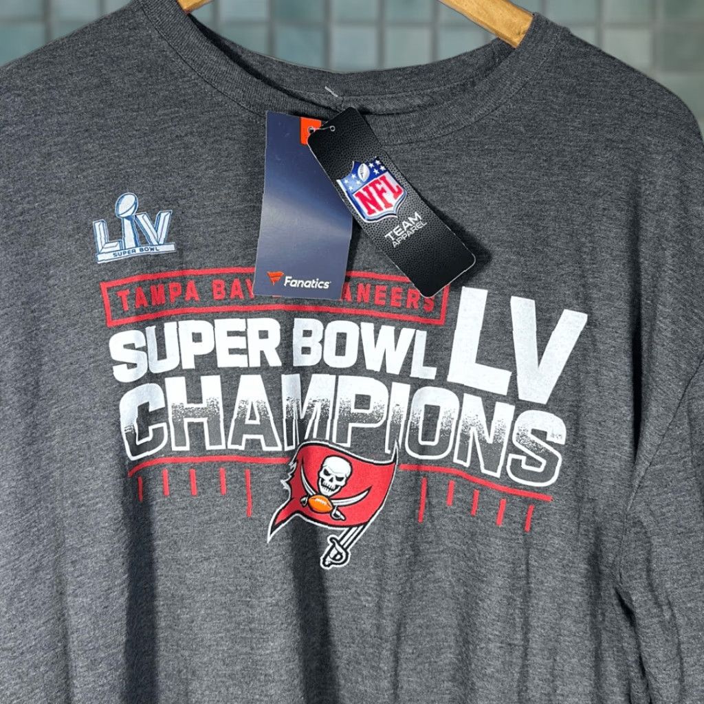 NFL Tampa Bay Buccaneers Super Bowl Champs NFL Men’s Gray Long Sleeve Shirt XL Mens Size US XL / EU 56 / 4 - 1 Thumbnail