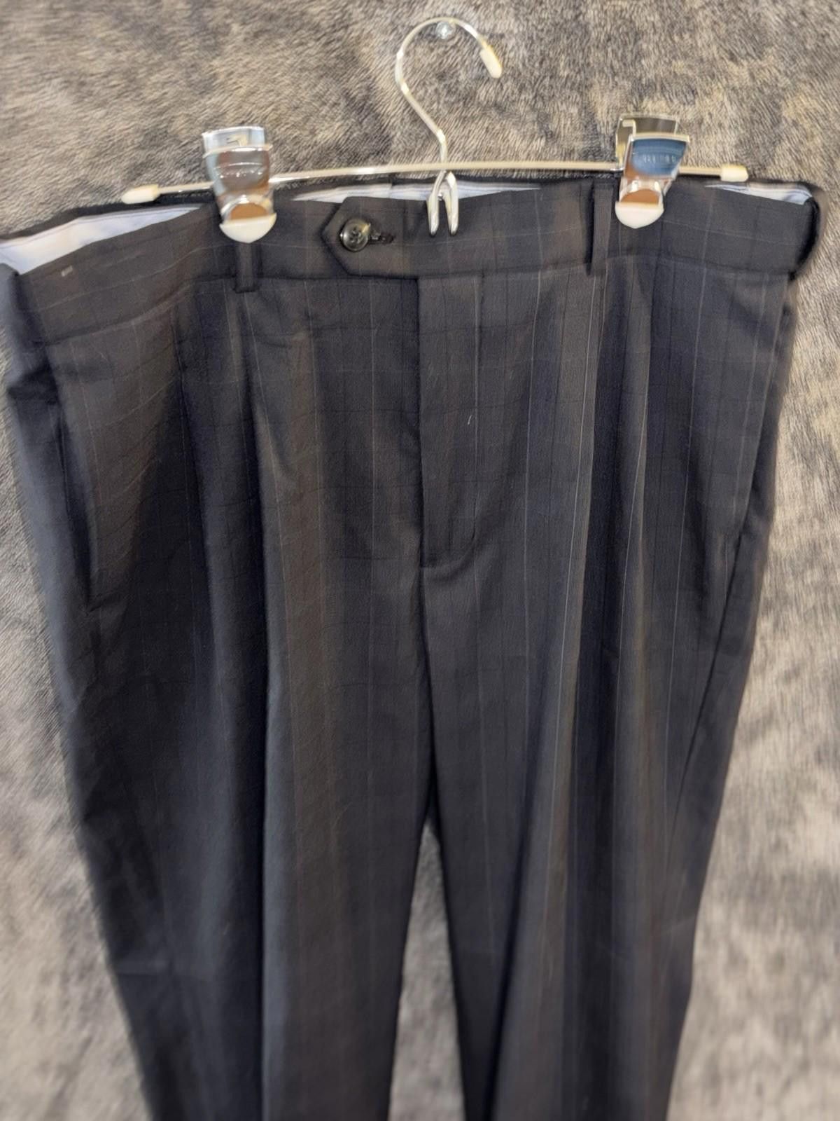 Old Navy Roundtree & Yorke 34x32 Navy Pinstripe Pleated Pants Size US 34 / EU 50 - 3 Thumbnail