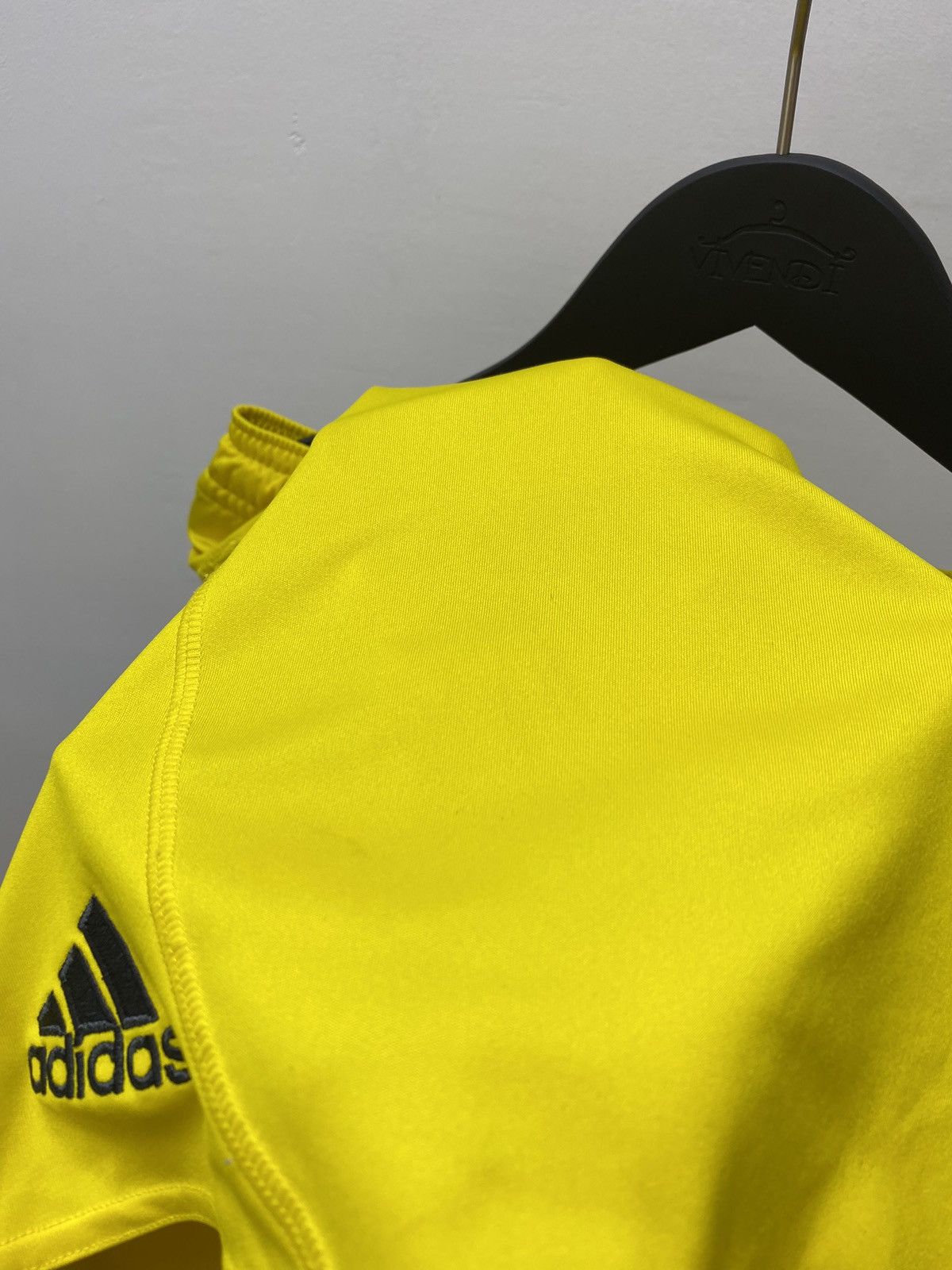 New Balance Adidas 2009 2010 Liverpool Goalkeeper Soccer Shorts Size US 32 / EU 48 - 18 Thumbnail