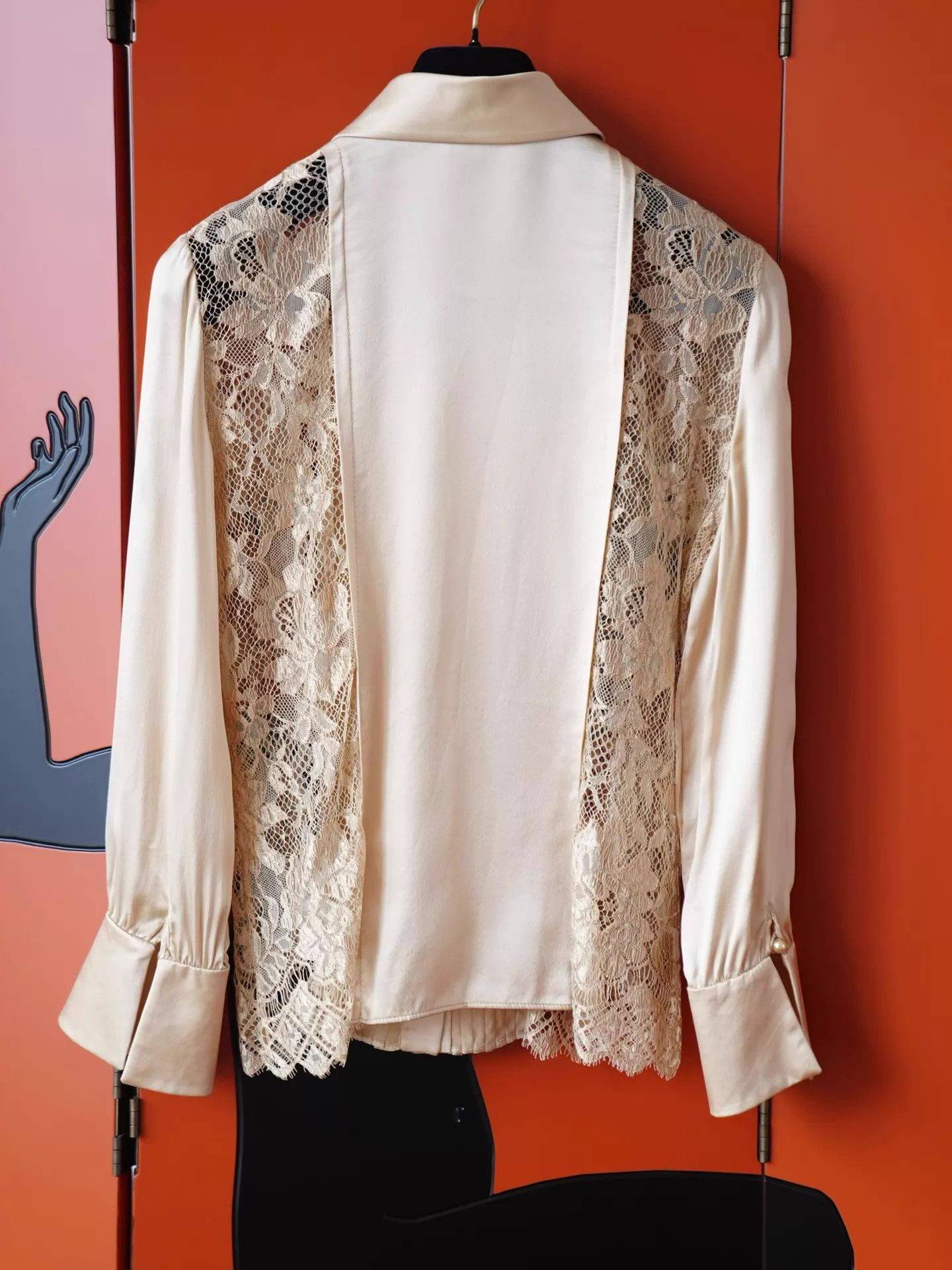 Valentino Valentino Vtg Champagne Silk Pearl Cuff Lace Shirt Size S / US 4 / IT 40 - 3 Thumbnail