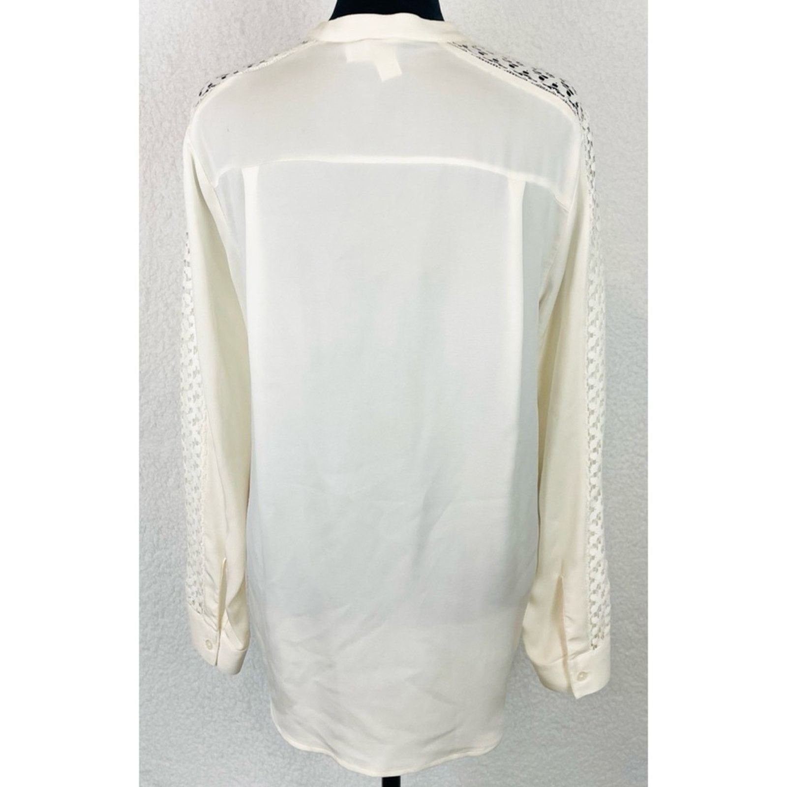 Michael Kors MICHAEL KORS • Cream/Ecru Lace Trim Button-Down Shirt Size M / US 6-8 / IT 42-44 - 10 Thumbnail
