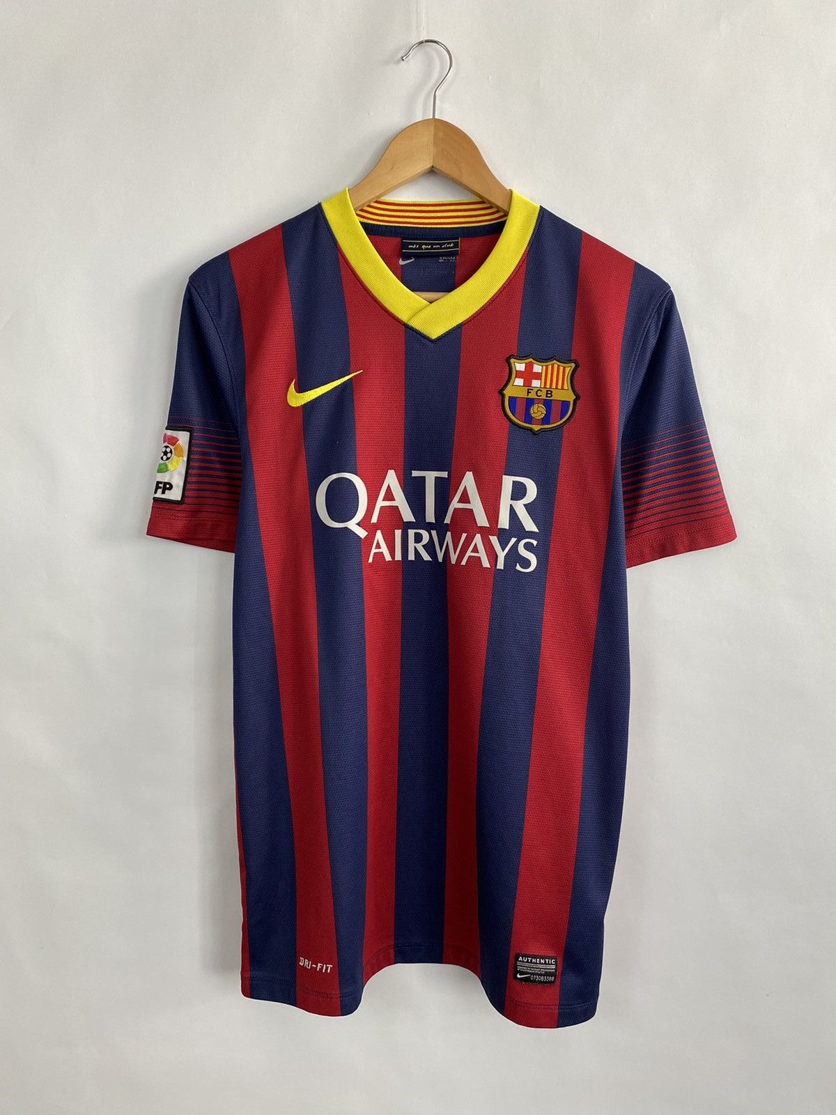 Nike 🇪🇸 F. C. Barcelona 2013 Nike Soccer Jersey T-Shirt Rare Retro Size US S / EU 44-46 / 1 - 2 Thumbnail