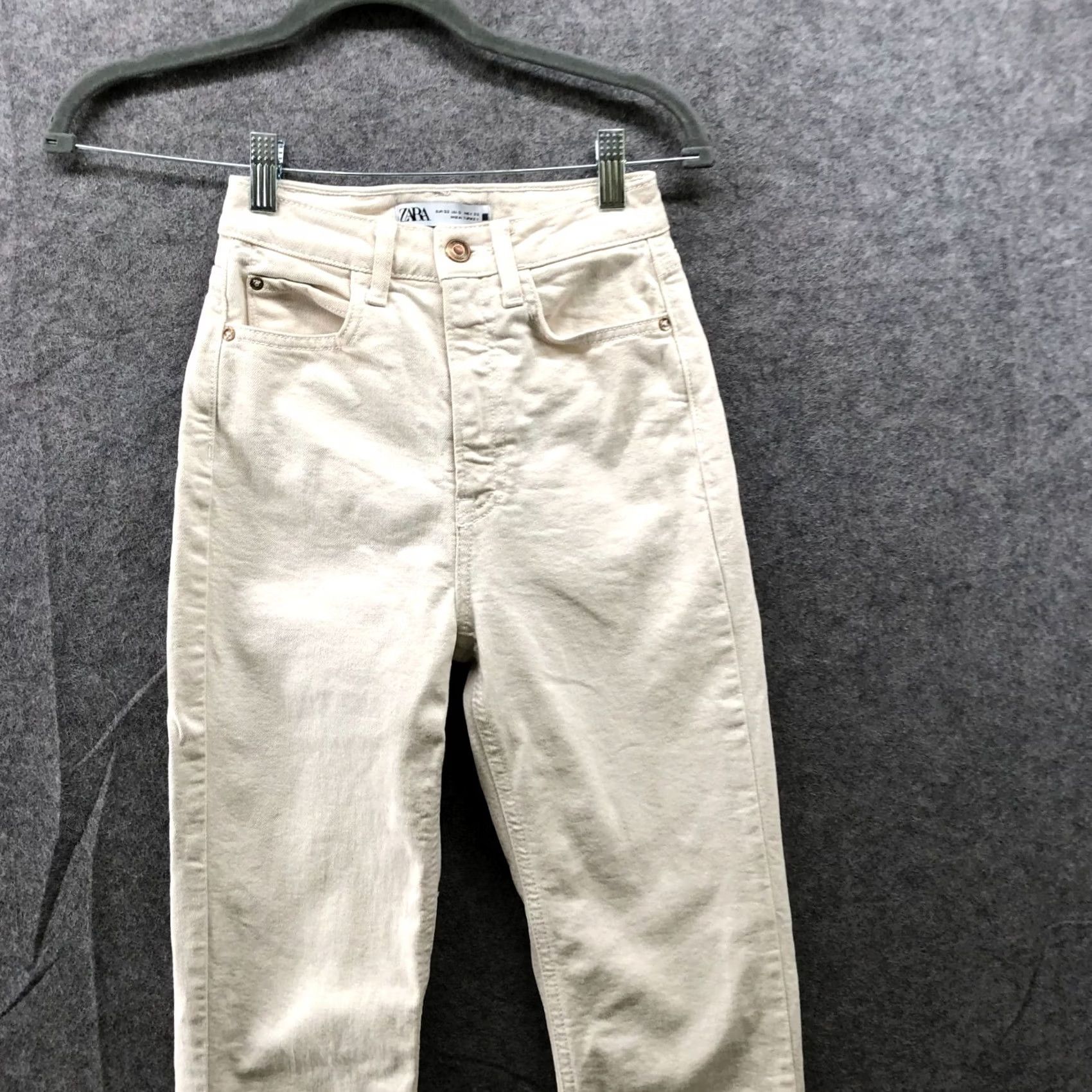Zara Zara High Rise Straight Jeans Womens 0 Ivory White Split Hem Frayed Jeans Size 25" / US 0 / IT 36 - 3 Thumbnail