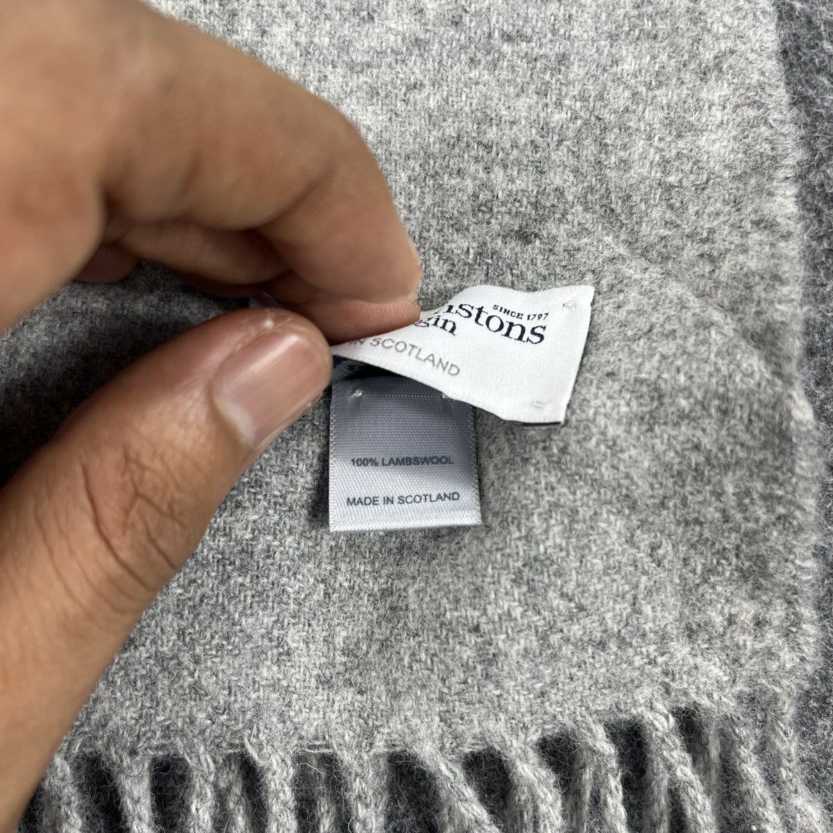 Johnstons Of Elgin Johnstons Of Elgin Scarf / Muffler / Neckwear T1015 Size ONE SIZE - 10 Thumbnail
